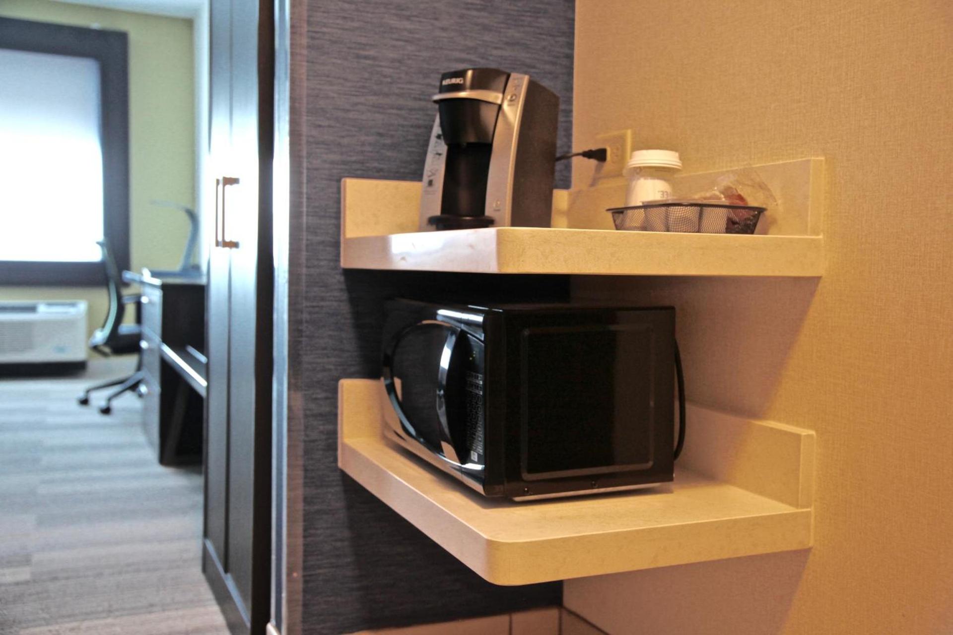 Holiday Inn Express & Suites Oswego by IHG photo 29