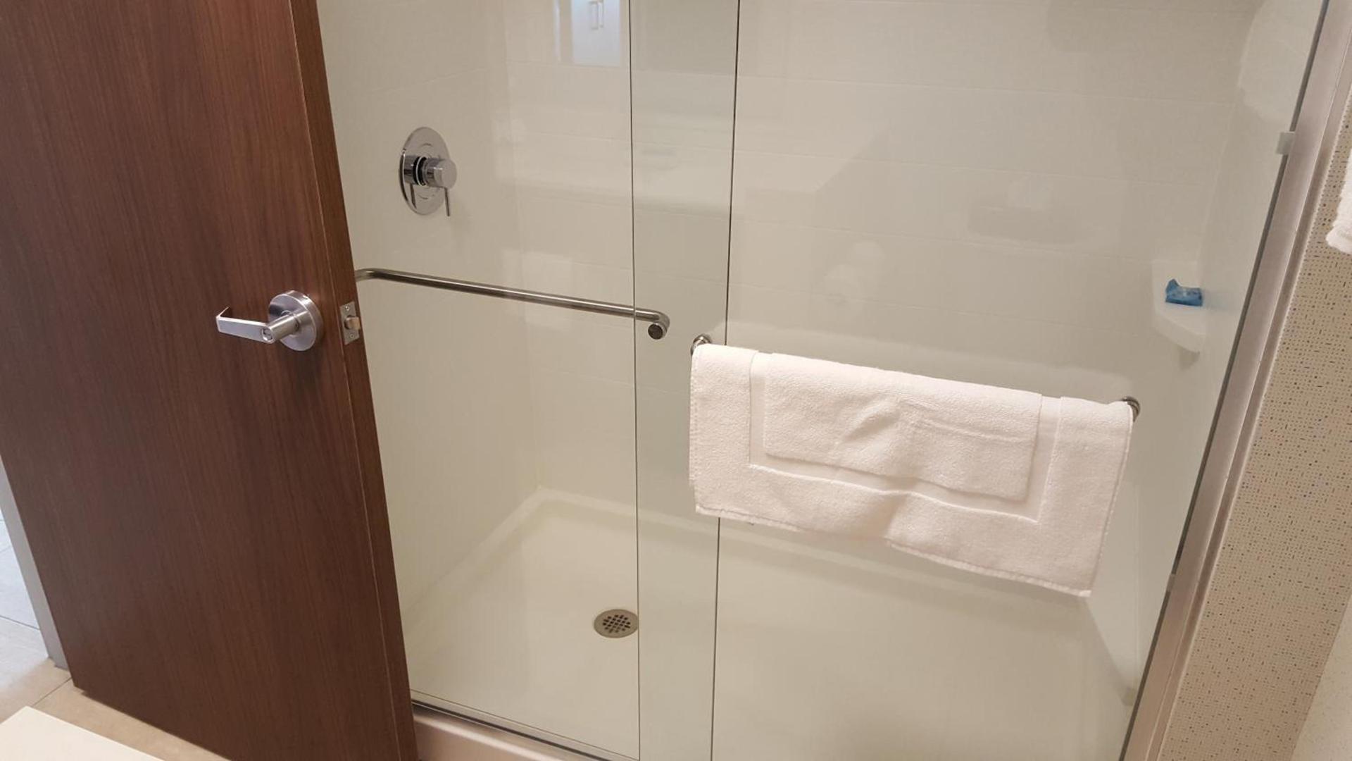 Holiday Inn Express & Suites Oswego by IHG photo 27