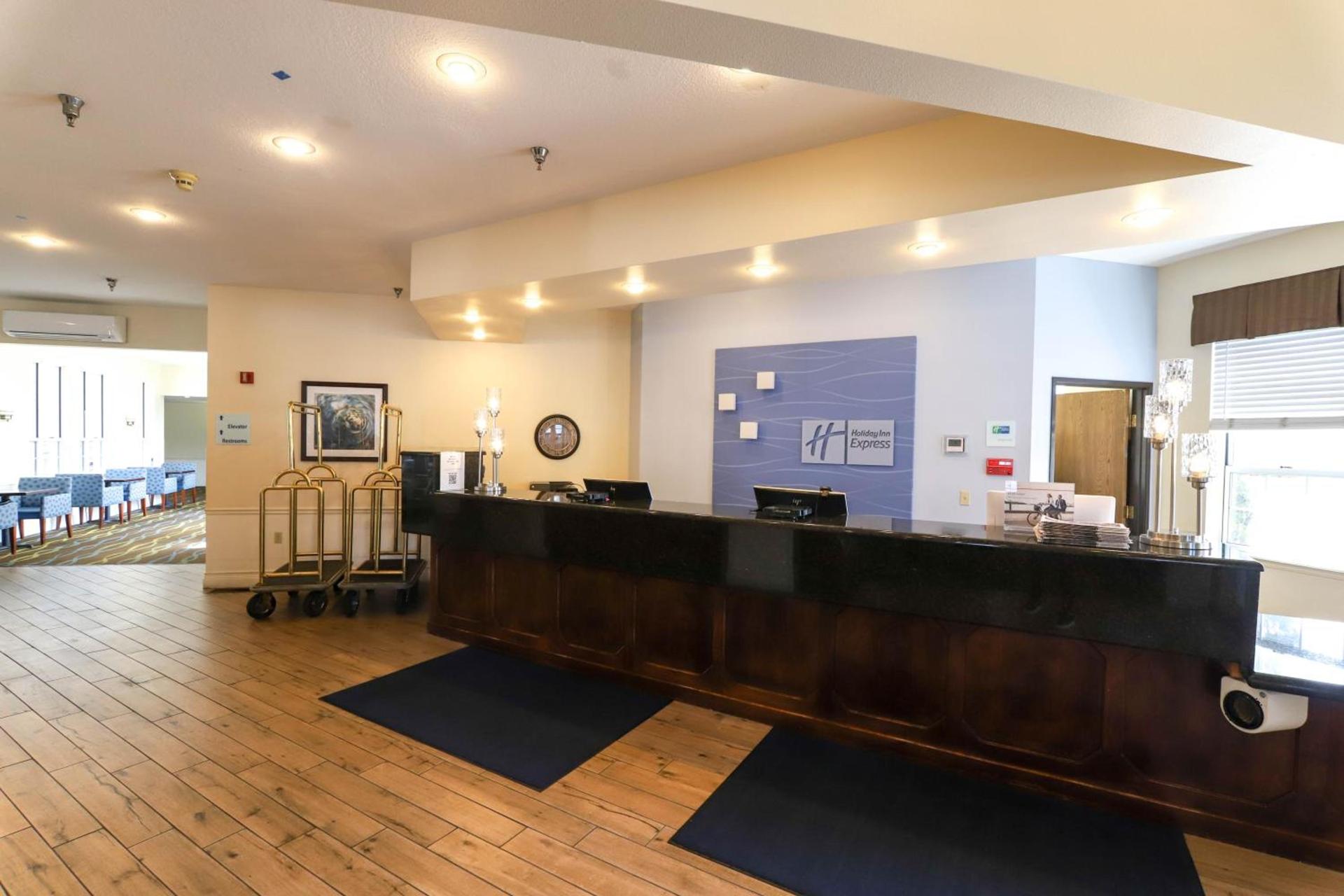 Holiday Inn Express St. Ignace-Lake Front by IHG photo 4