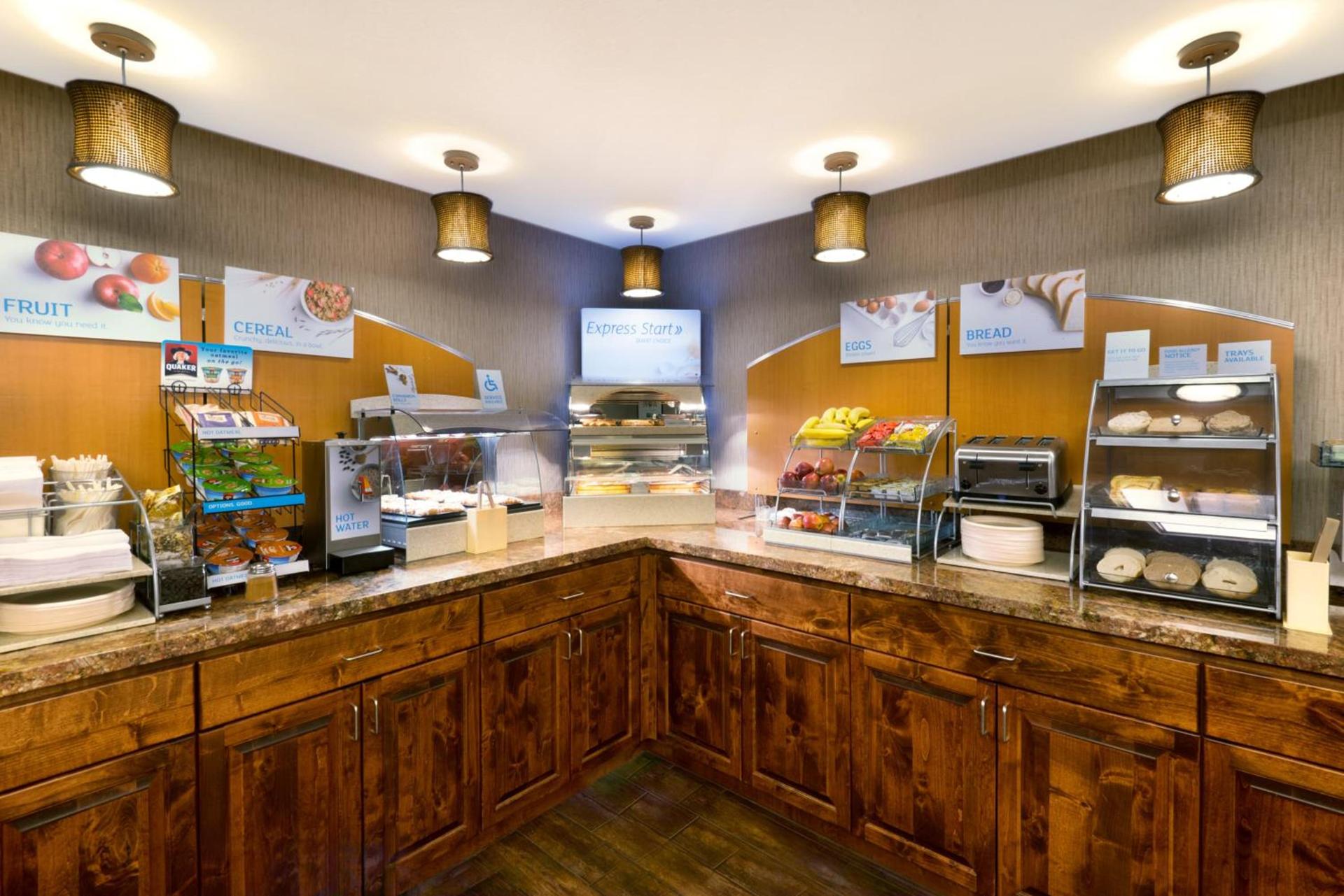 Holiday Inn Express Show Low by IHG photo 24