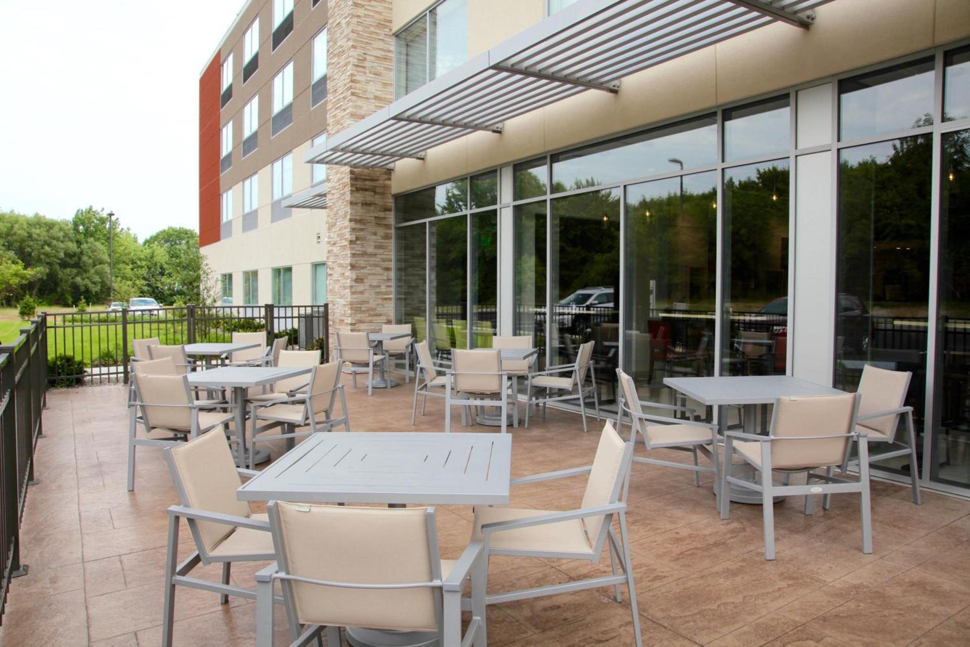 Holiday Inn Express & Suites Oswego by IHG photo 5