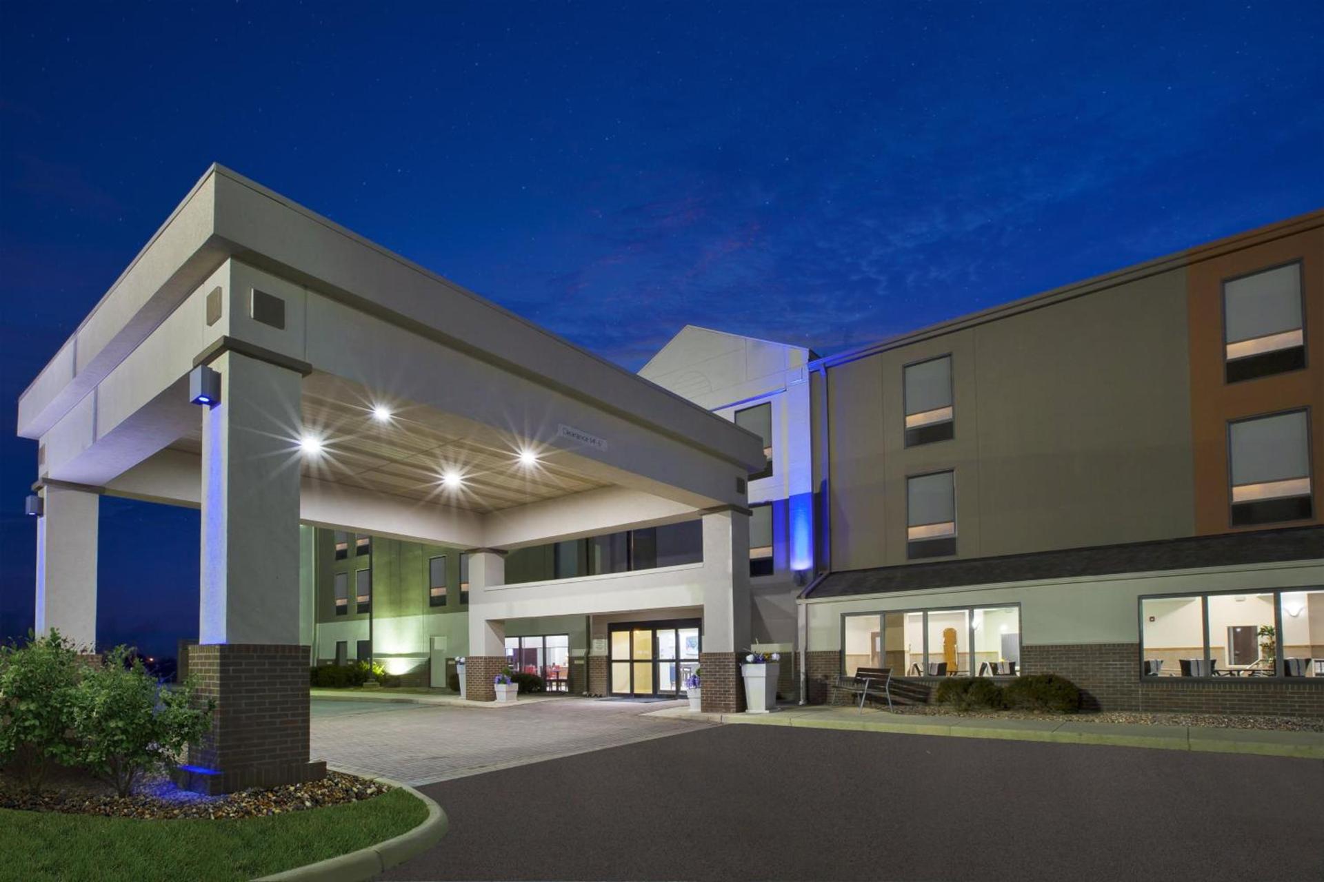 Holiday Inn Express Tiffin by IHG photo 24