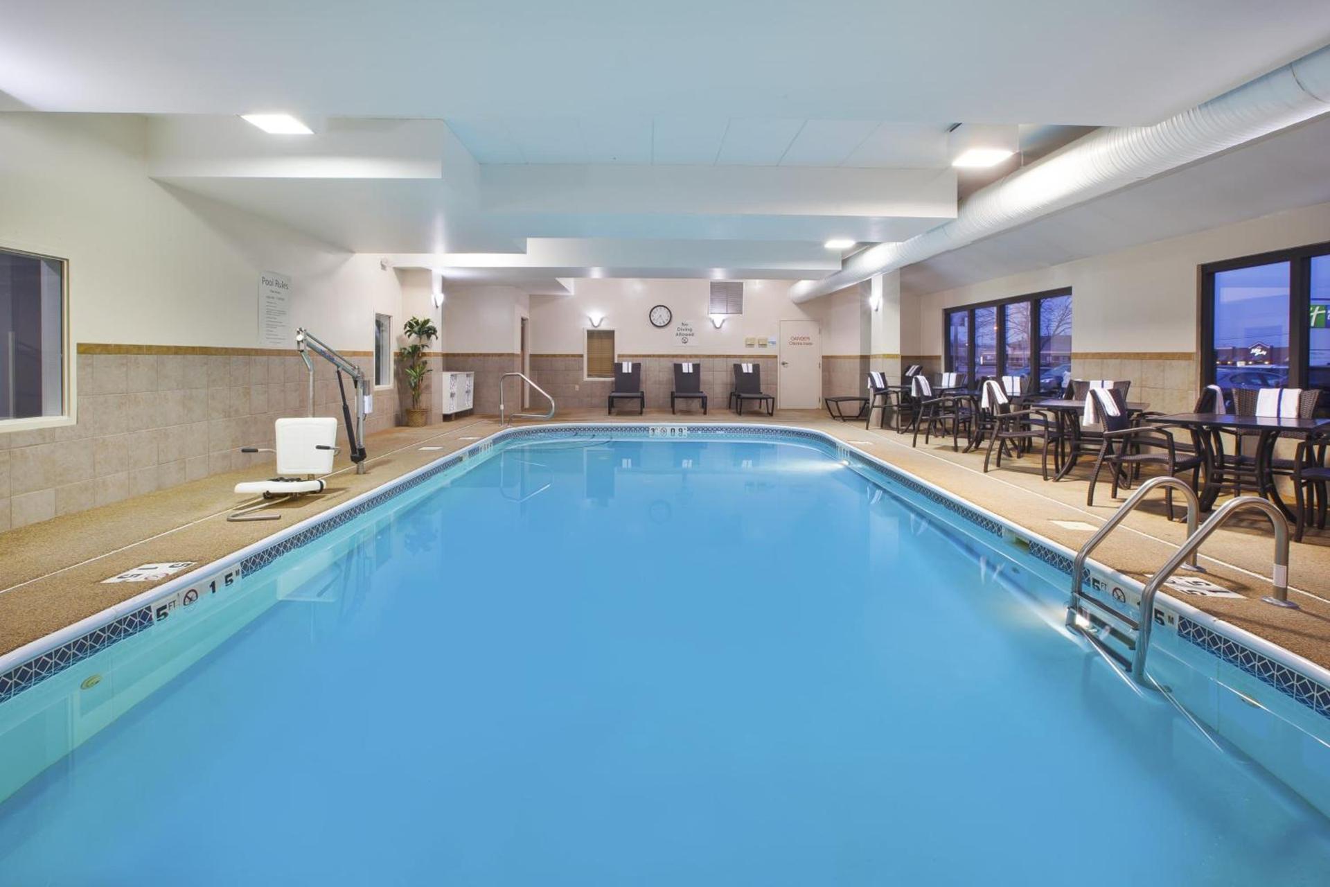 Holiday Inn Express Tiffin by IHG photo 19