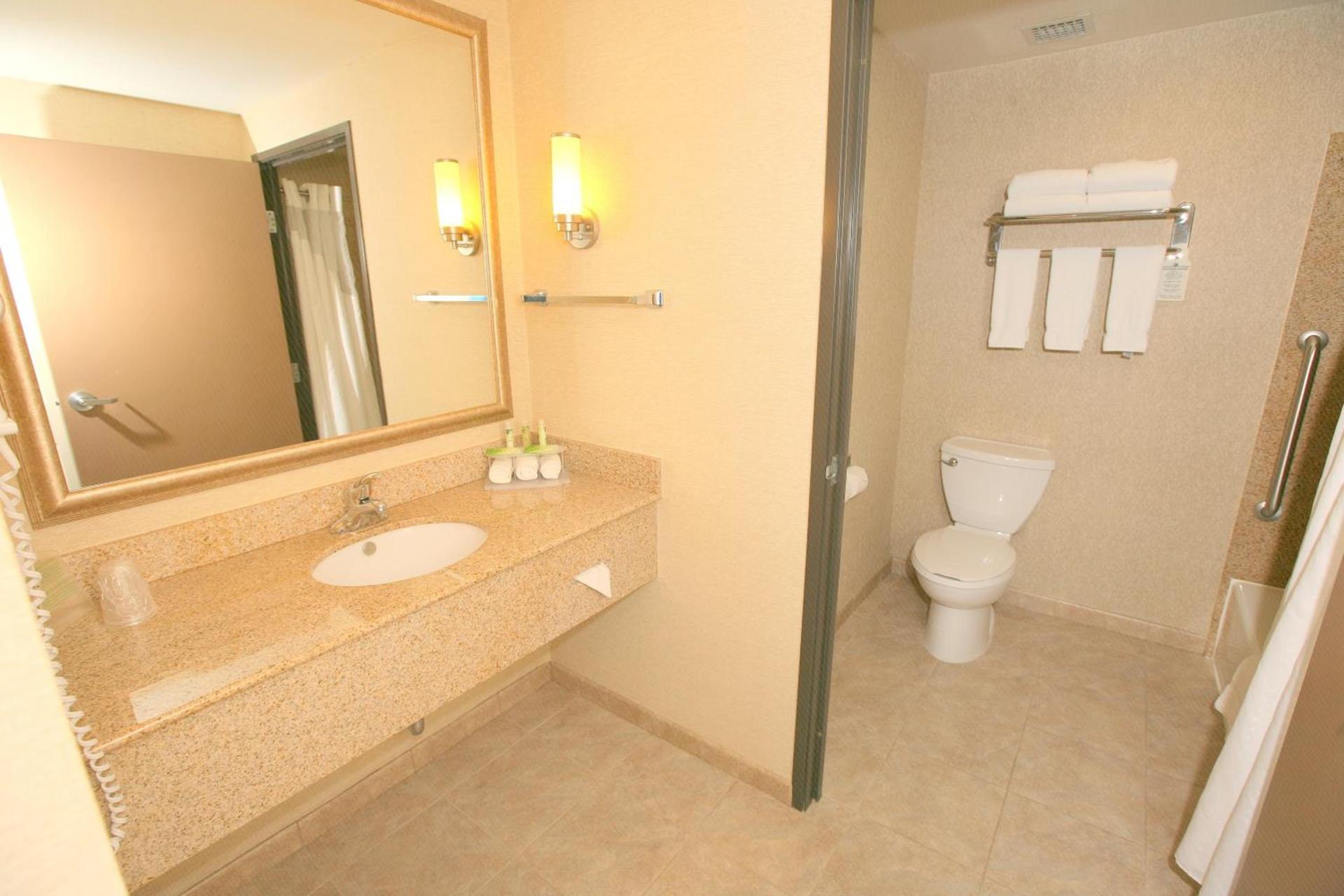 Holiday Inn Express San Diego South - Chula Vista by IHG photo 42