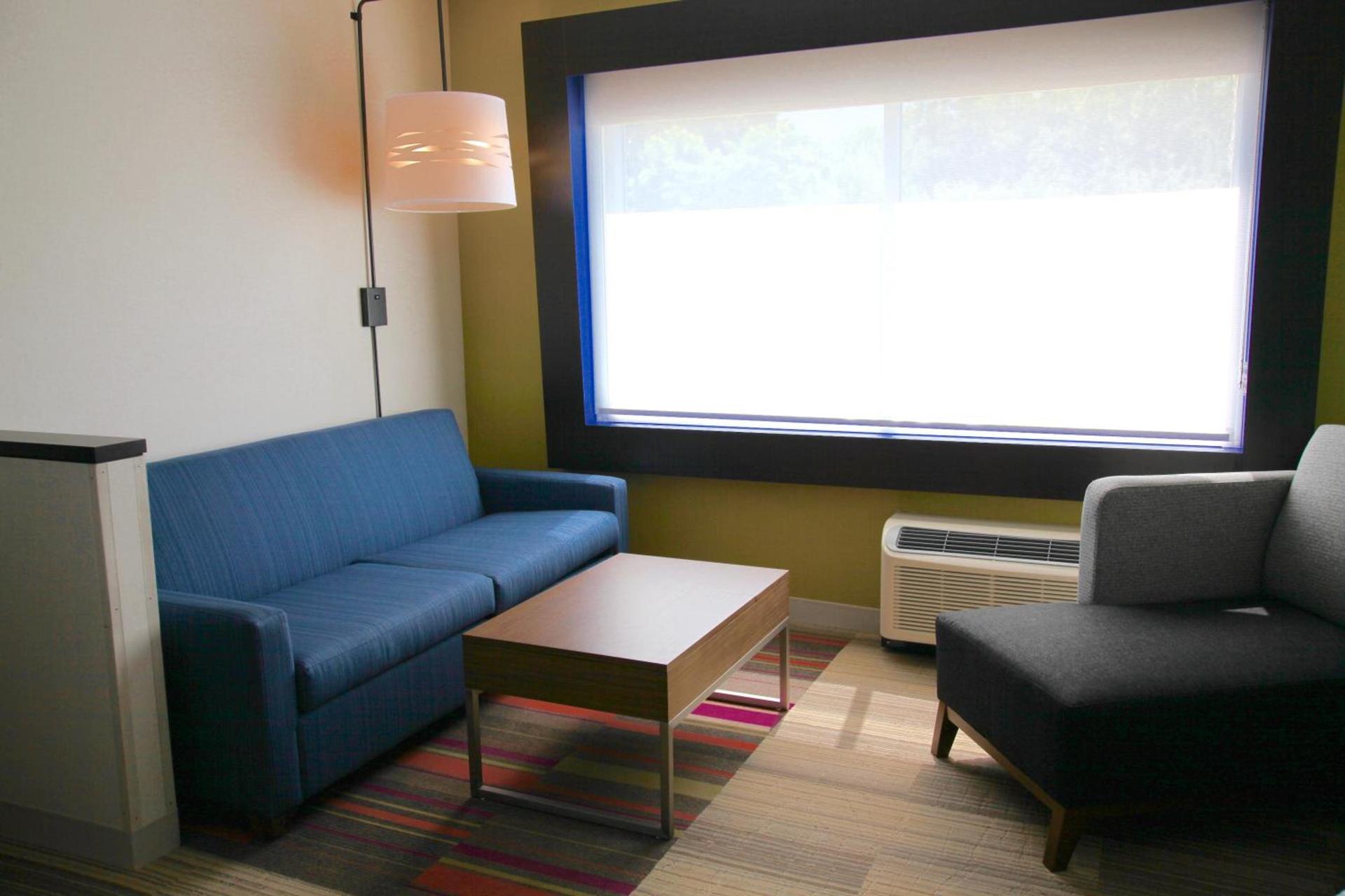 Holiday Inn Express & Suites Oswego by IHG photo 26