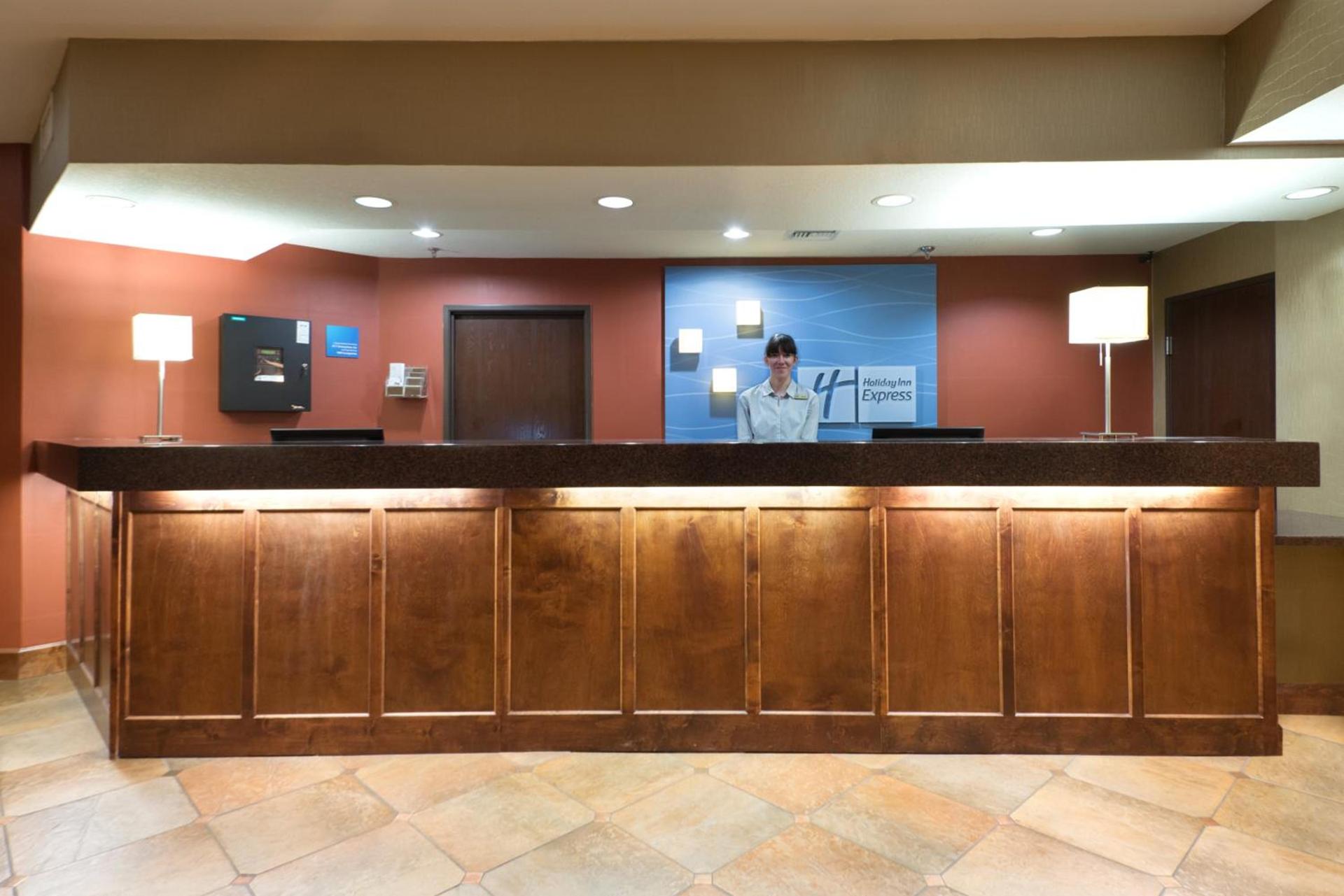 Holiday Inn Express Show Low by IHG photo 25