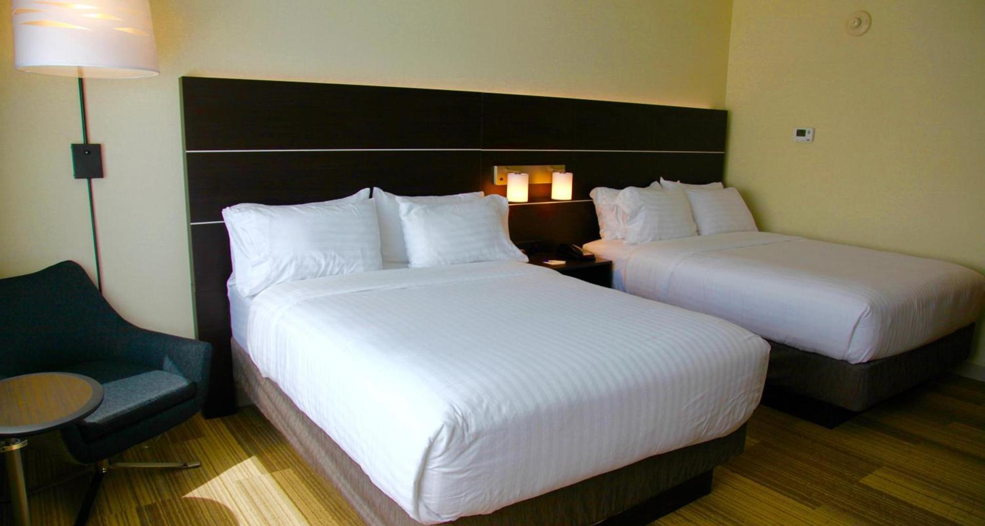 Holiday Inn Express & Suites Oswego by IHG photo 32