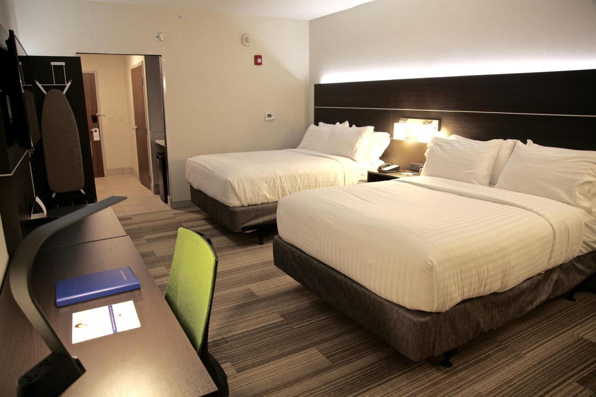 Holiday Inn Express & Suites Oswego by IHG photo 31