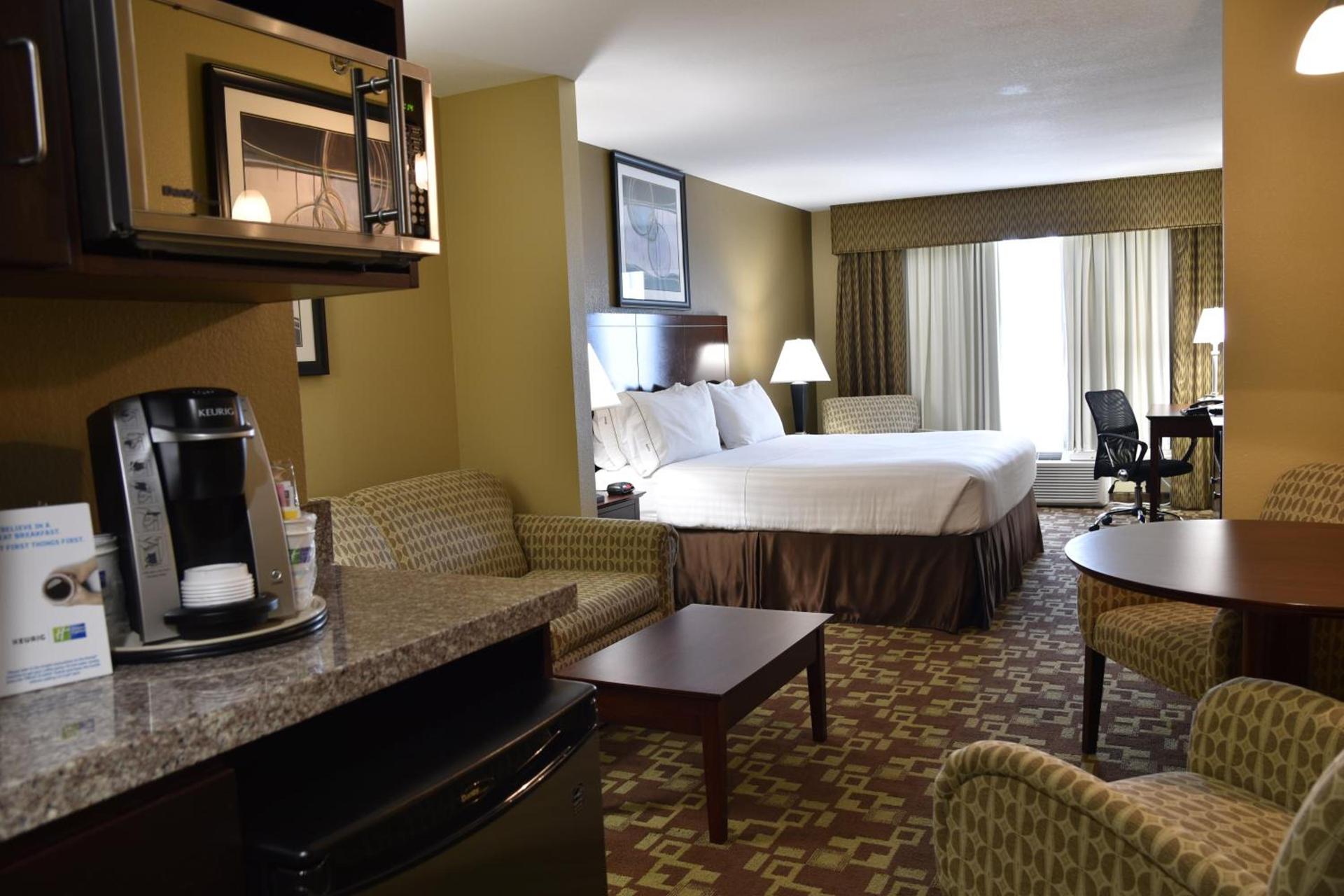 Holiday Inn Express Hotel & Suites St. Charles by IHG photo 15