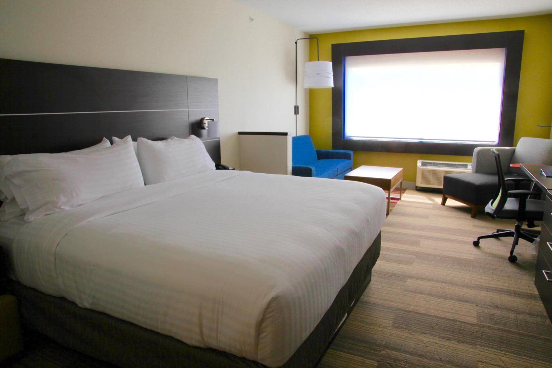 Holiday Inn Express & Suites Oswego by IHG photo 33