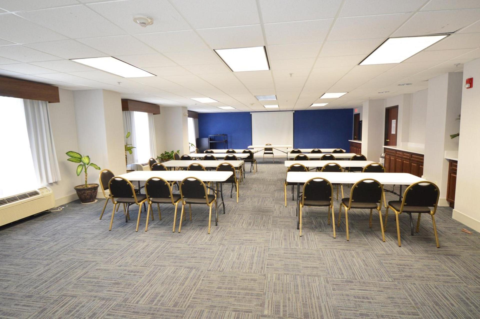 Holiday Inn Express Toledo-Oregon by IHG photo 17