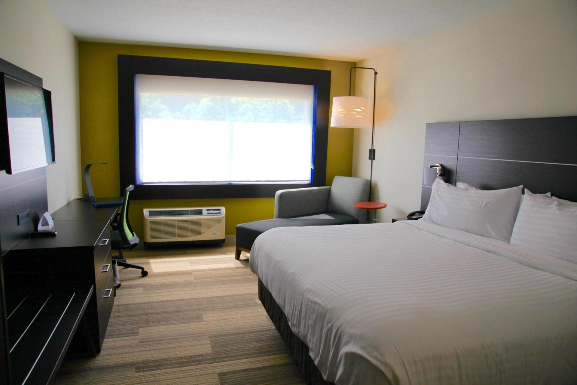 Holiday Inn Express & Suites Oswego by IHG photo 30