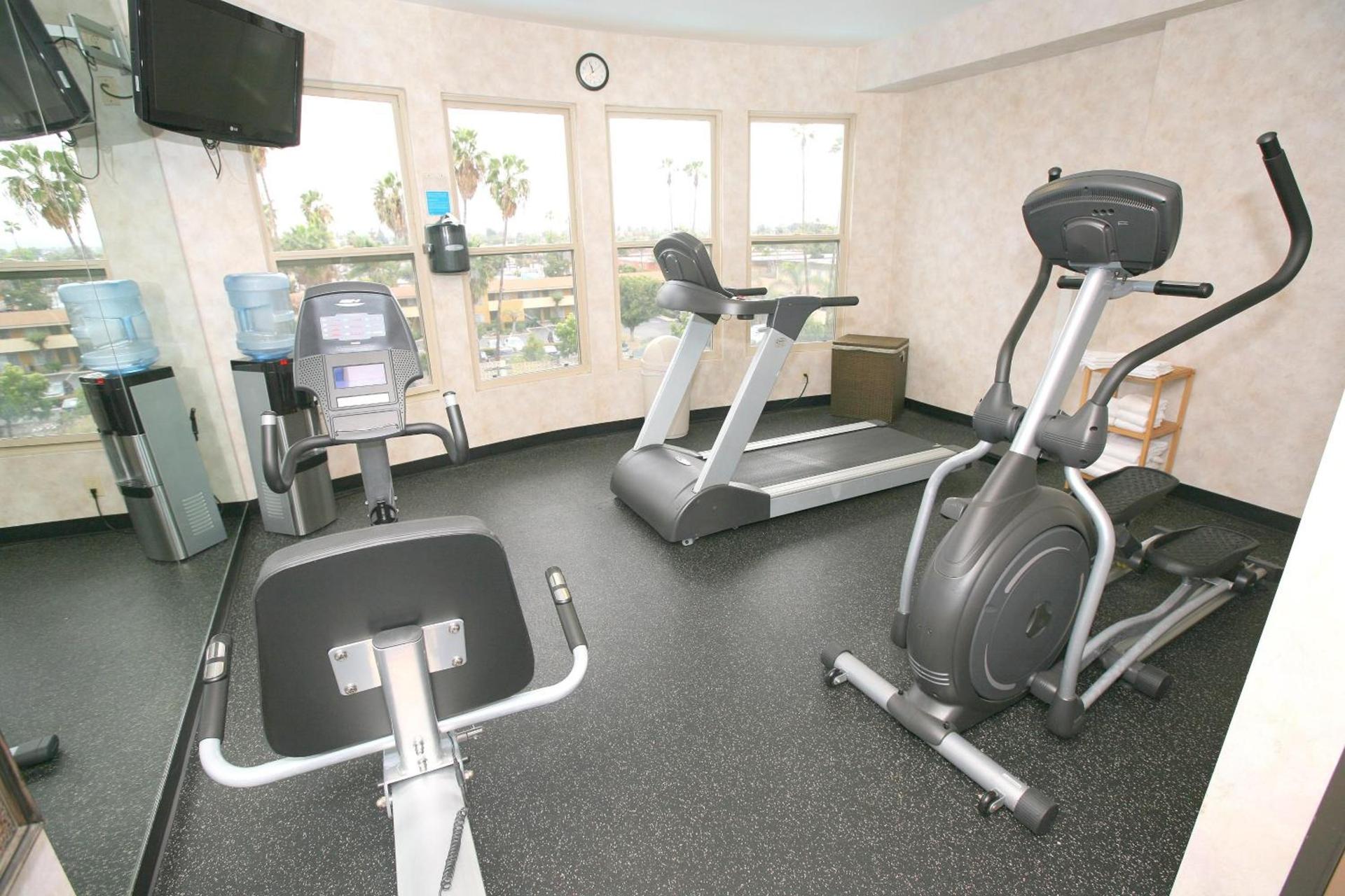 Holiday Inn Express San Diego South - Chula Vista by IHG photo 21