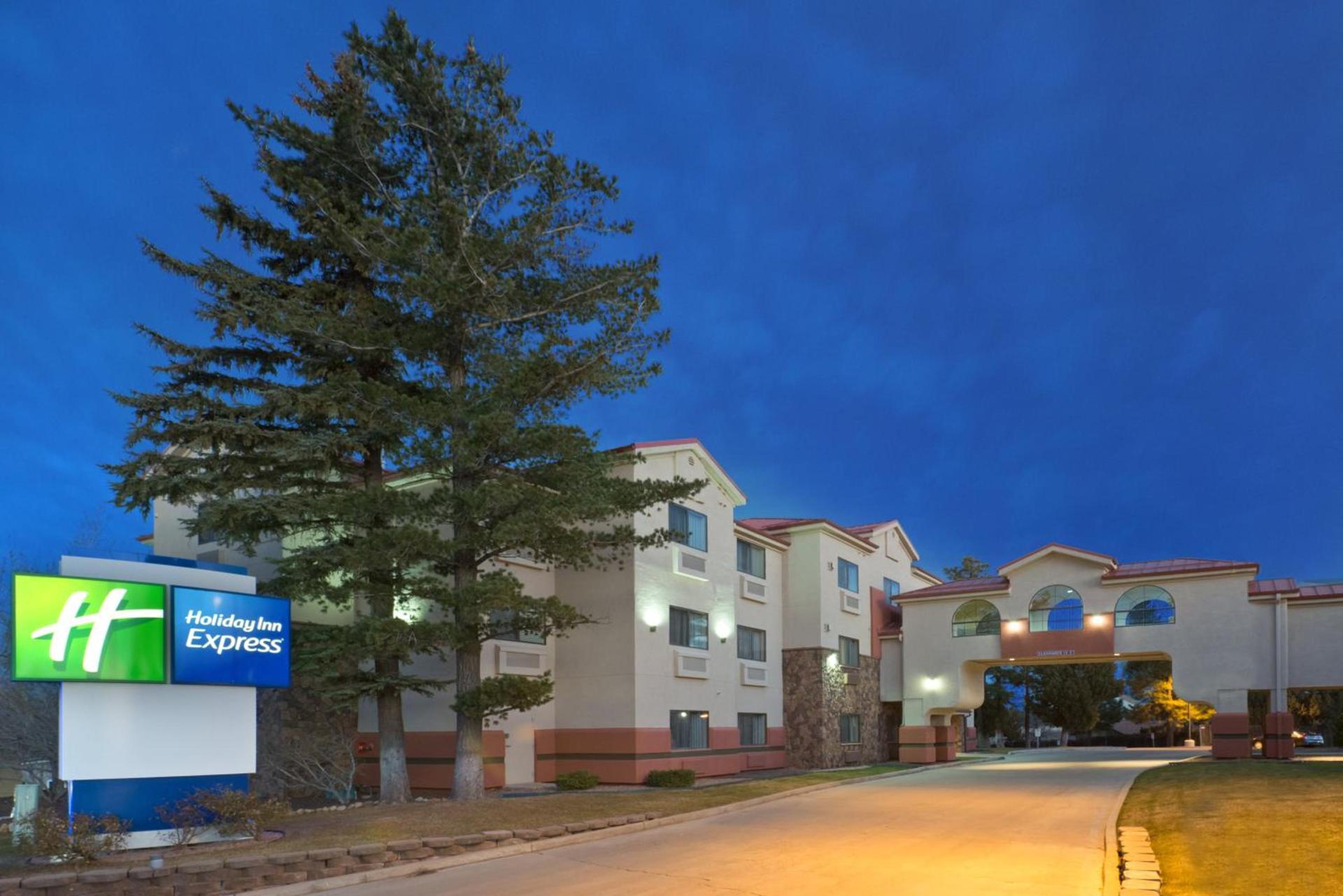 Holiday Inn Express Show Low by IHG photo 12