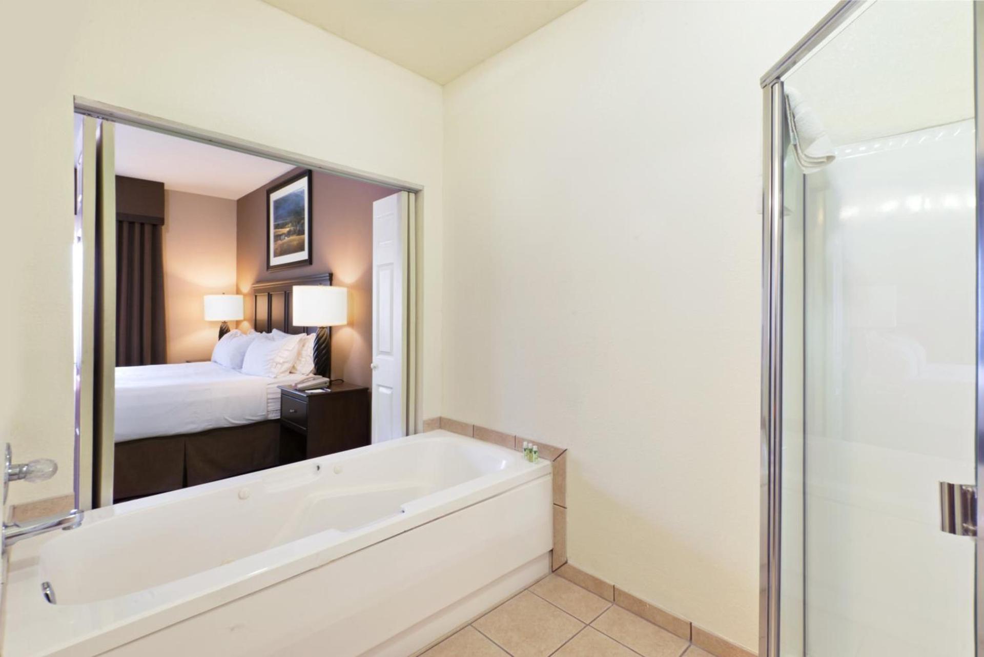 Holiday Inn Express Show Low by IHG photo 36