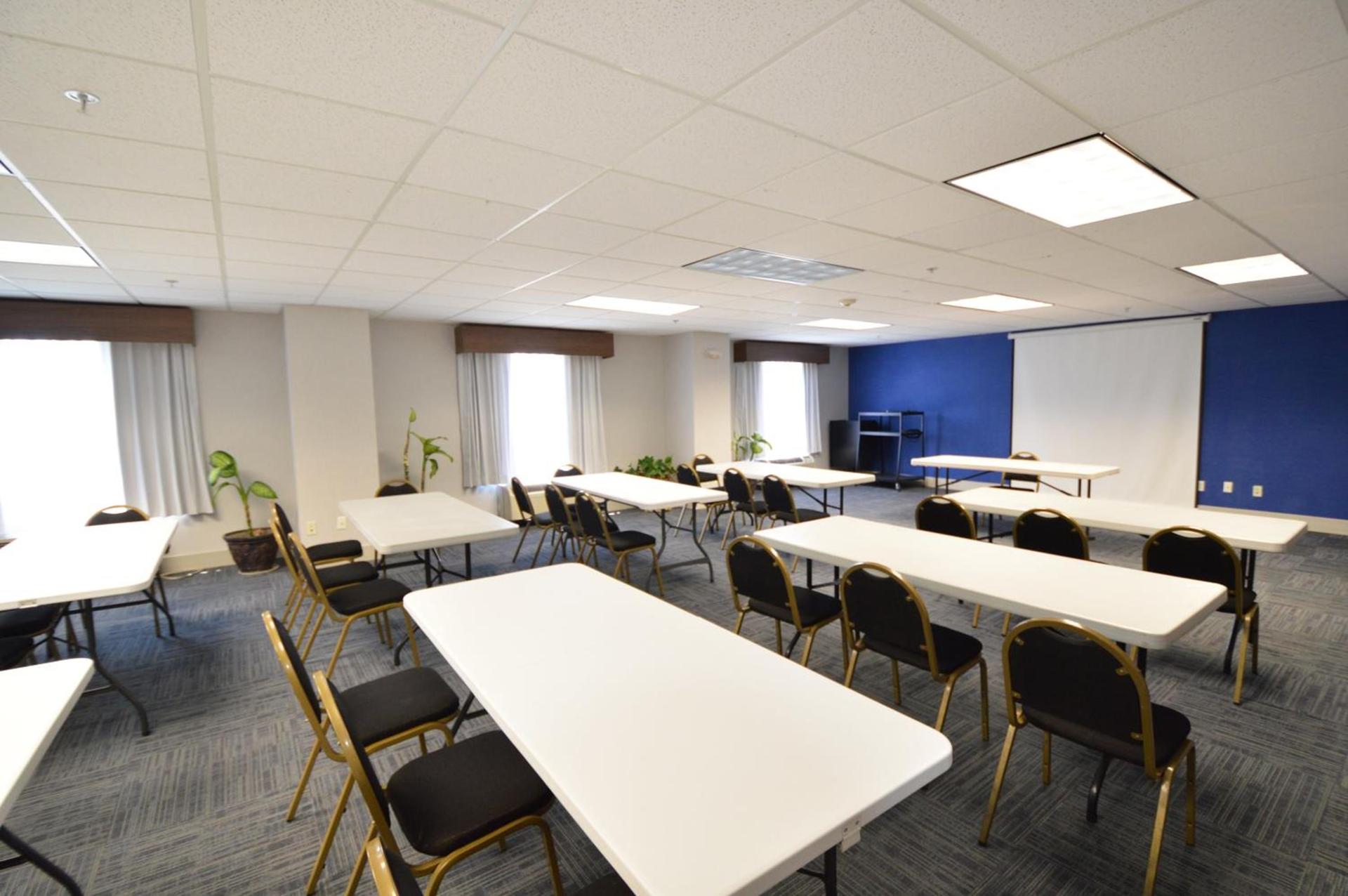 Holiday Inn Express Toledo-Oregon by IHG photo 12