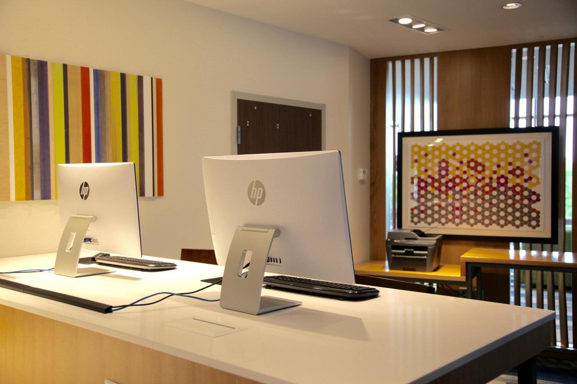 Holiday Inn Express & Suites Oswego by IHG photo 13