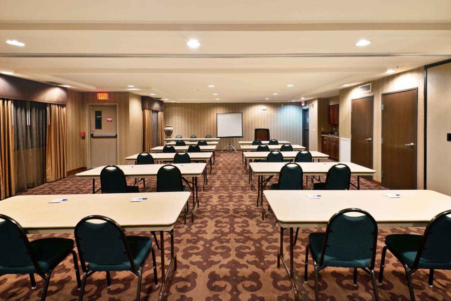 Holiday Inn Express Show Low by IHG photo 21