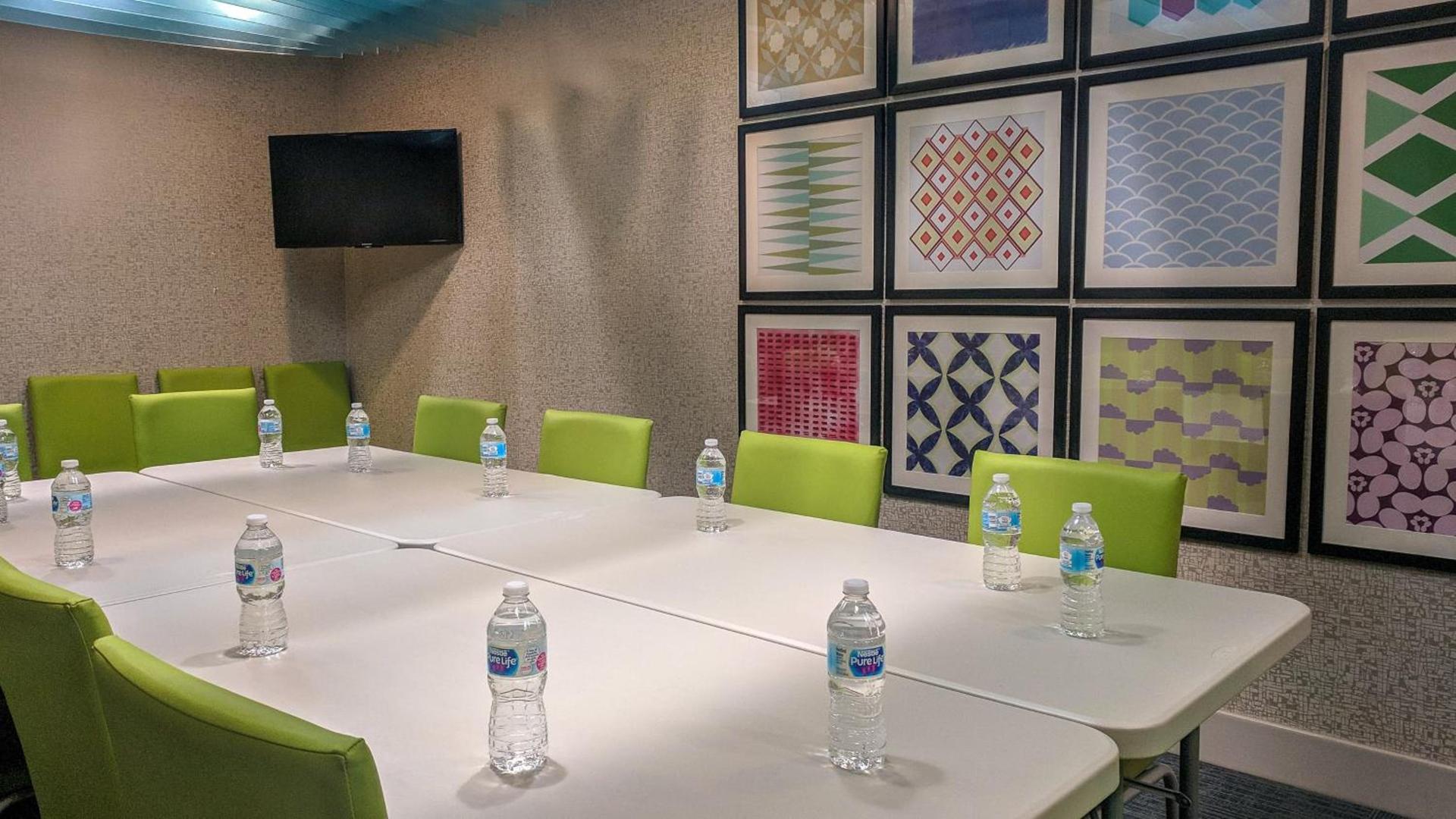 Holiday Inn Express Fort Wayne - East - New Haven by IHG photo 17