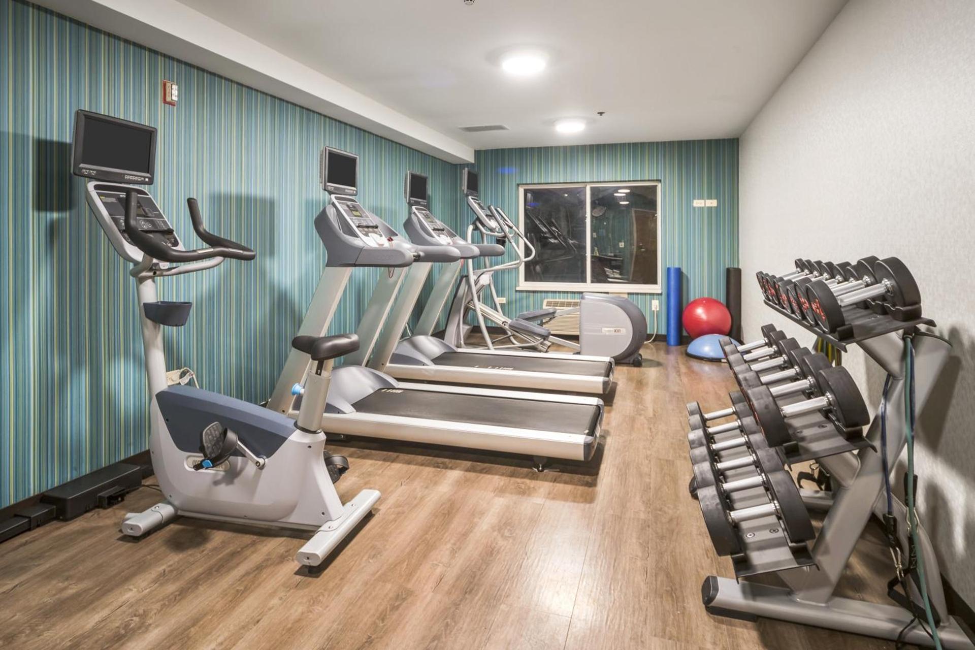 Holiday Inn Express Chicago Northwest-Vernon Hills by IHG photo 25
