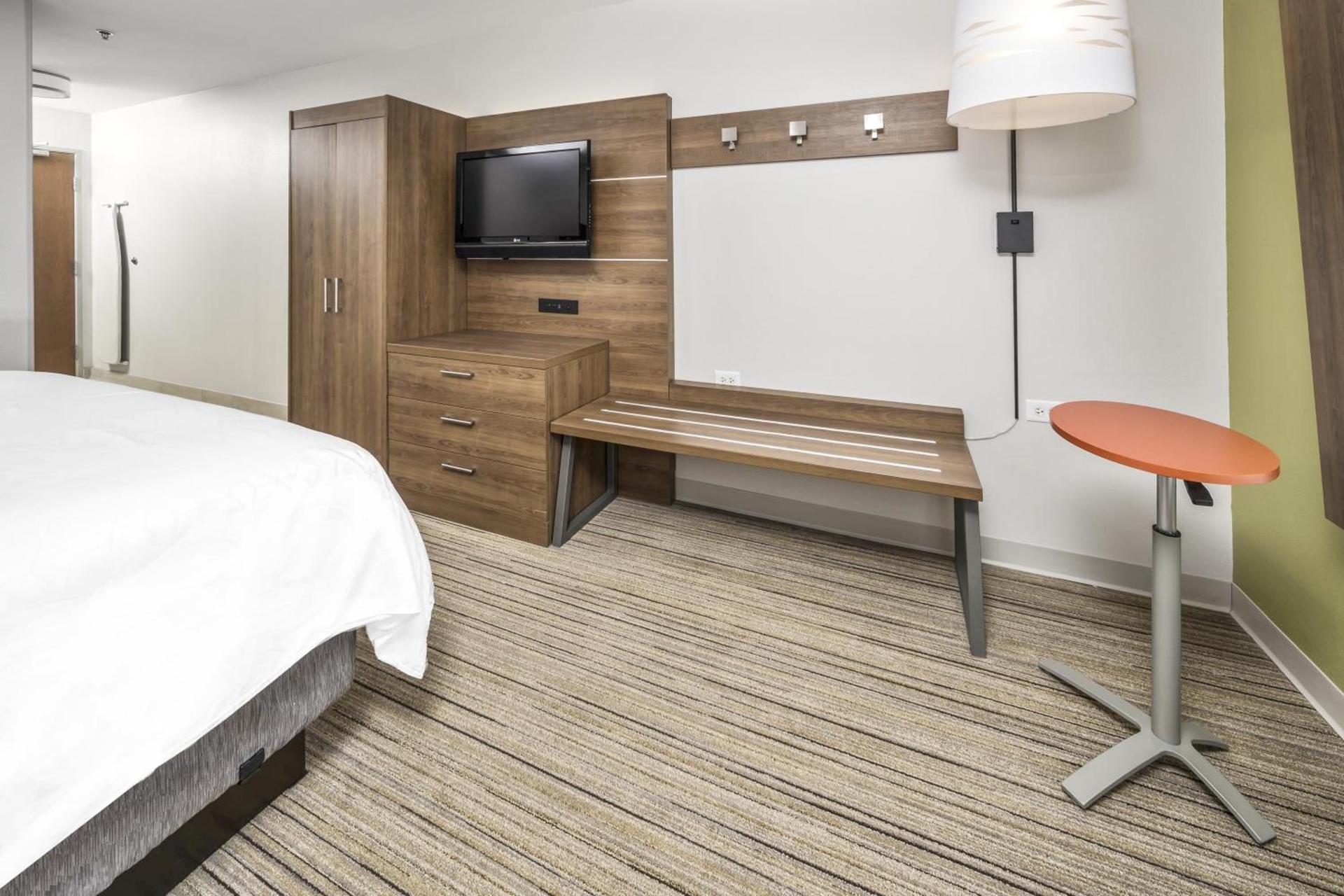 Holiday Inn Express Chicago Northwest-Vernon Hills by IHG photo 44