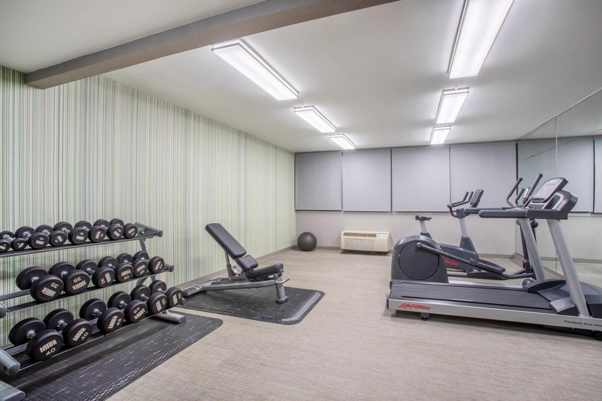 Holiday Inn & Suites Parsippany Fairfield by IHG photo 41