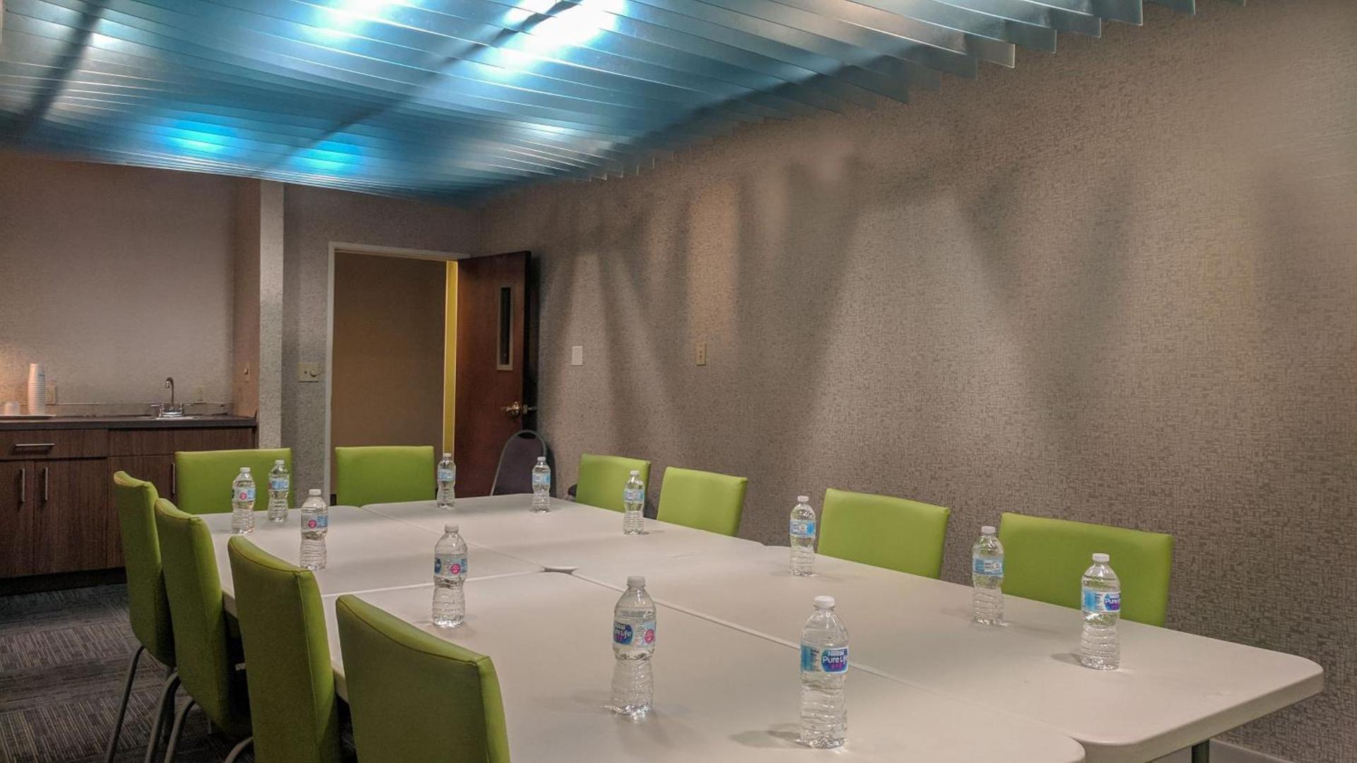 Holiday Inn Express Fort Wayne - East - New Haven by IHG photo 26
