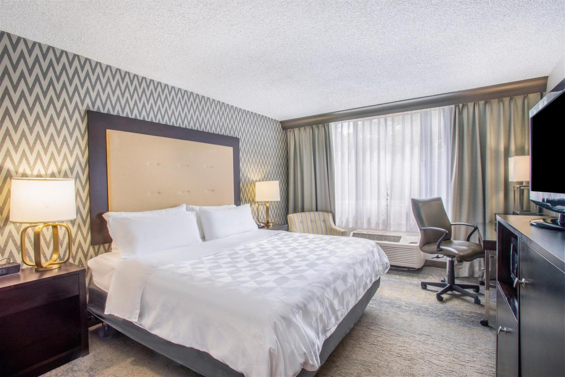 Holiday Inn & Suites Parsippany Fairfield by IHG photo 32