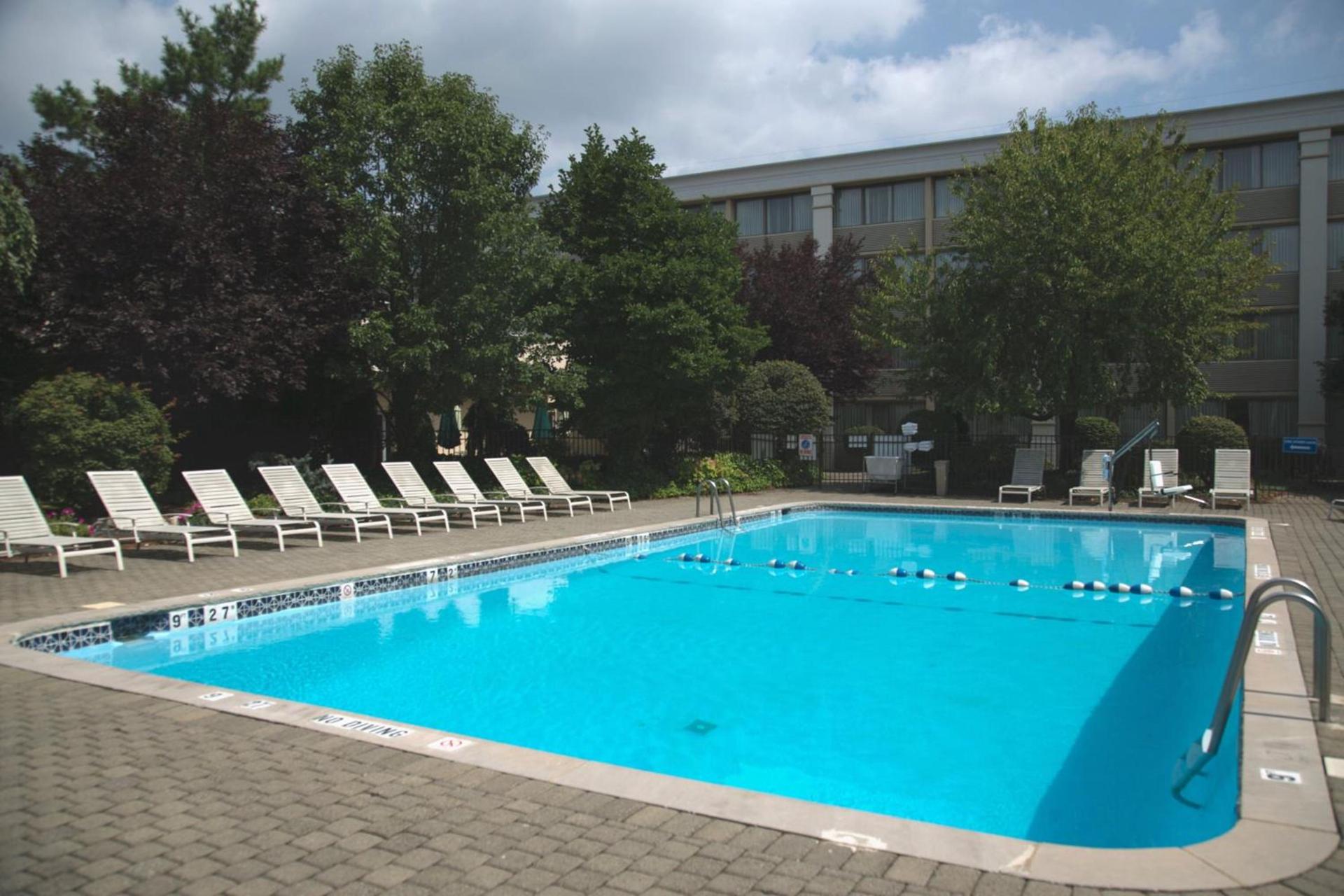 Holiday Inn & Suites Parsippany Fairfield by IHG photo 13