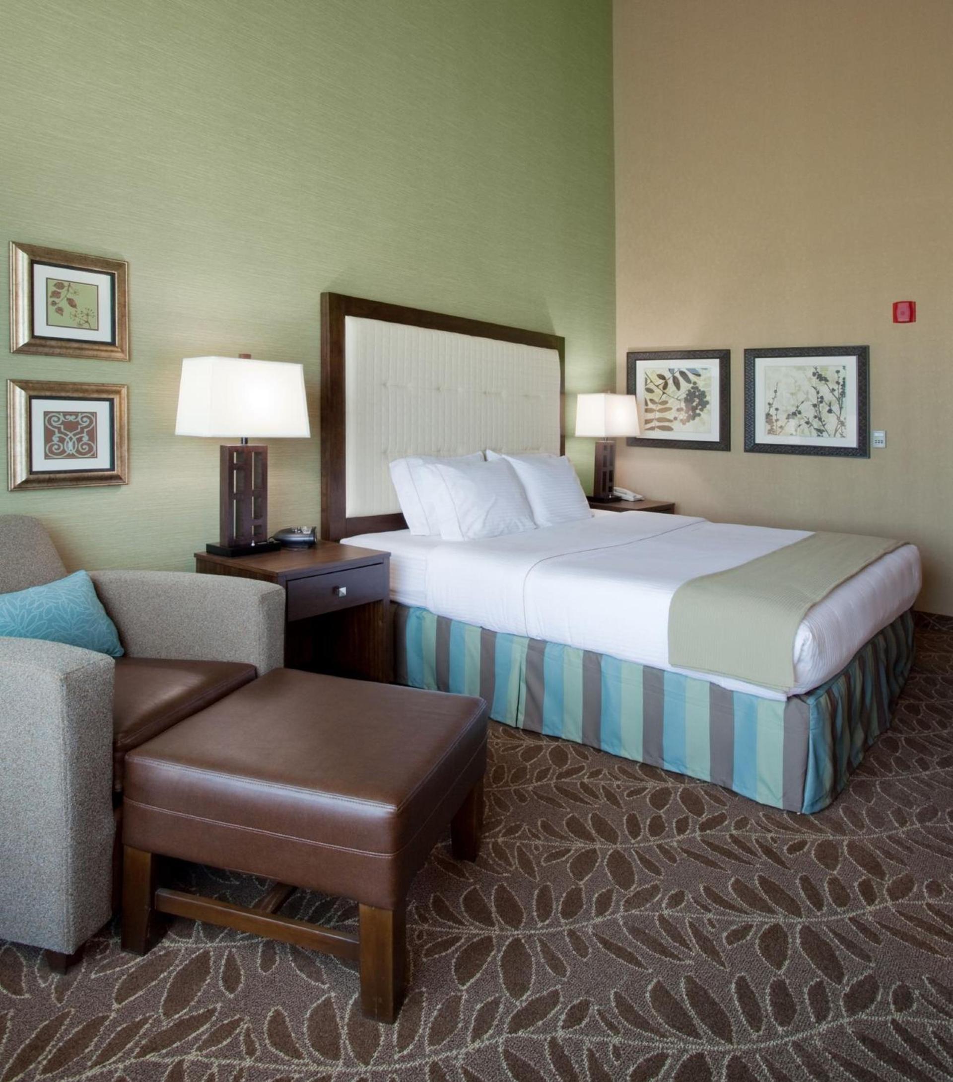Holiday Inn Express & Suites Logan by IHG photo 8