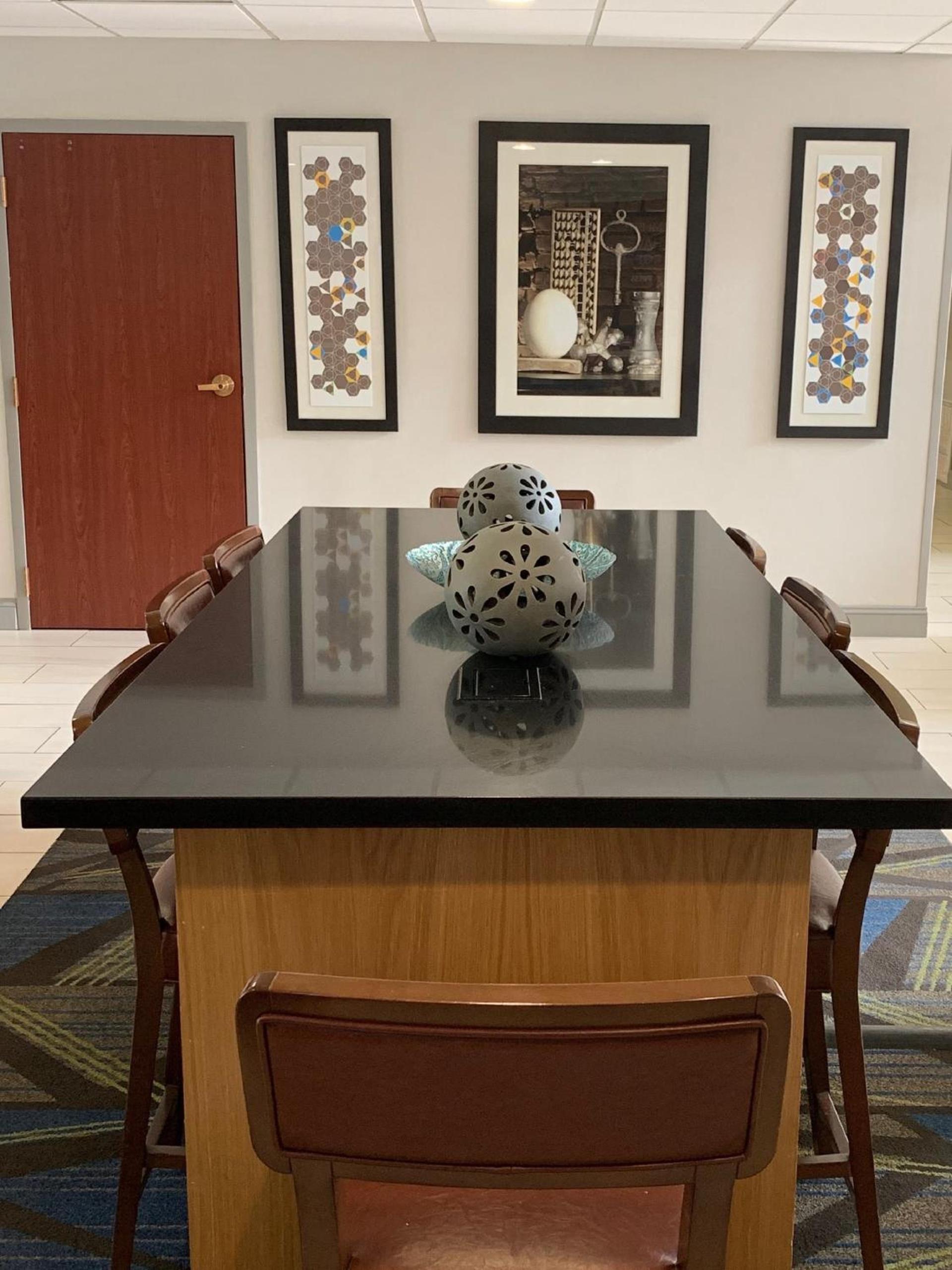 Holiday Inn Express & Suites Charlotte Arpt-Belmont by IHG photo 19