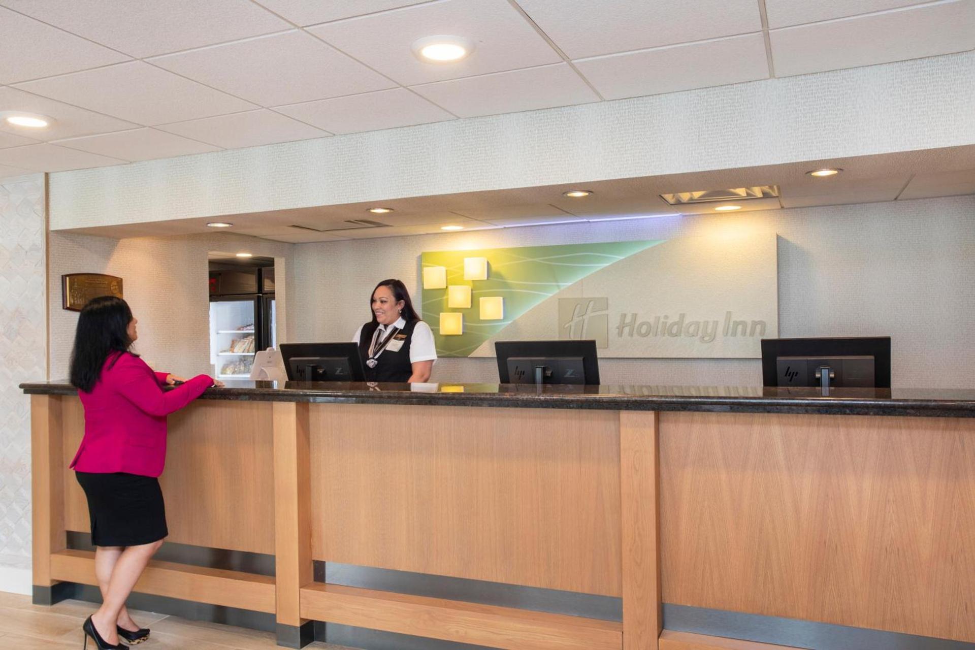 Holiday Inn & Suites Parsippany Fairfield by IHG photo 9