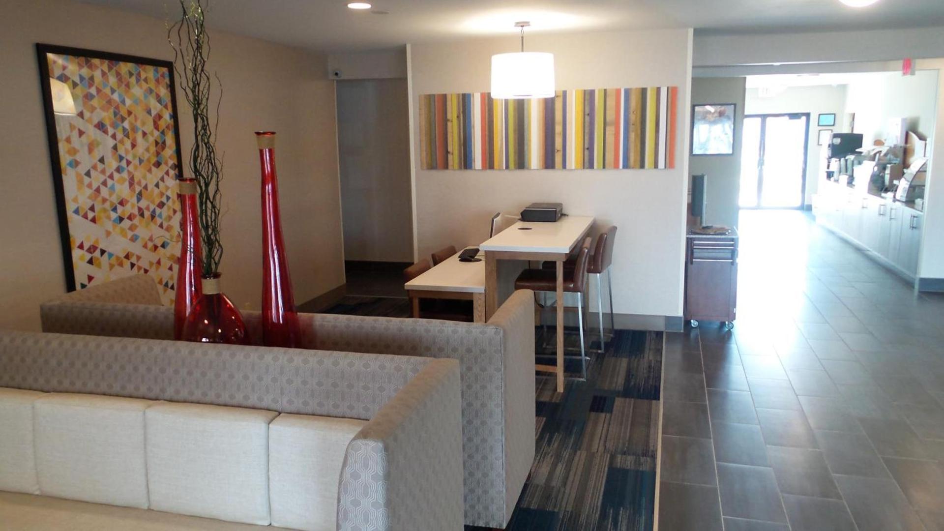 Muncie Place Hotel & Suites photo 4