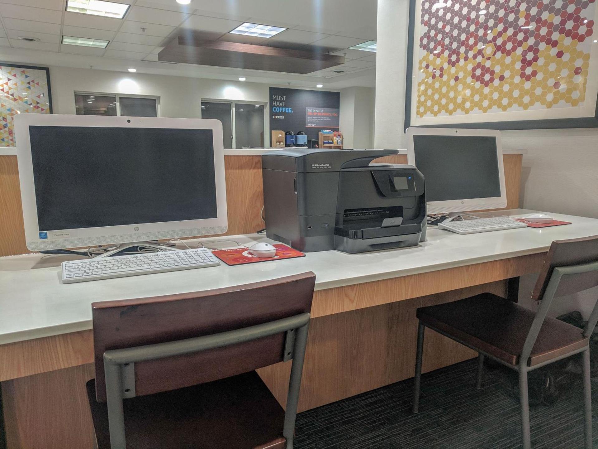 Holiday Inn Express Fort Wayne - East - New Haven by IHG photo 9