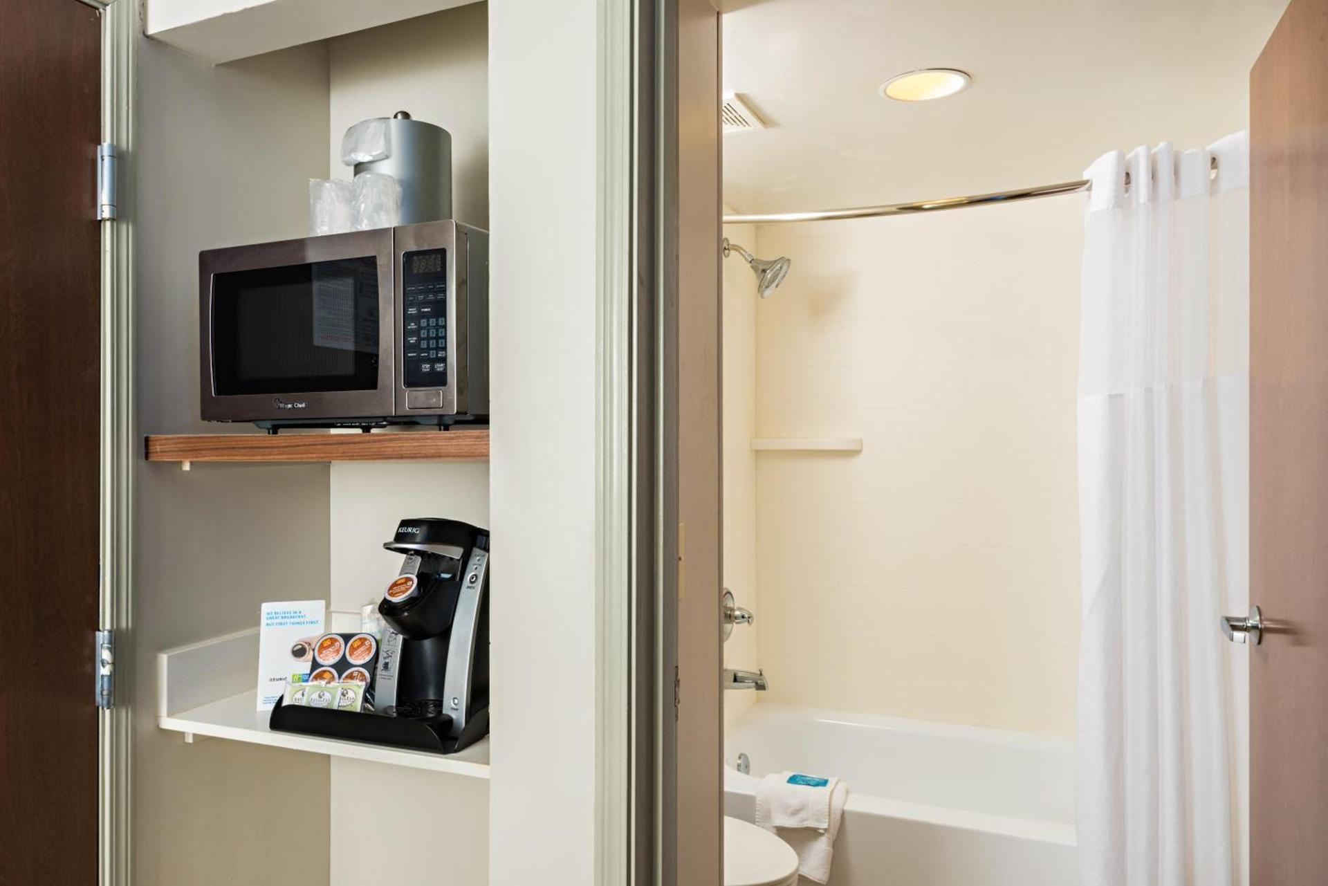 Holiday Inn Express Peoria North - Glendale by IHG photo 10