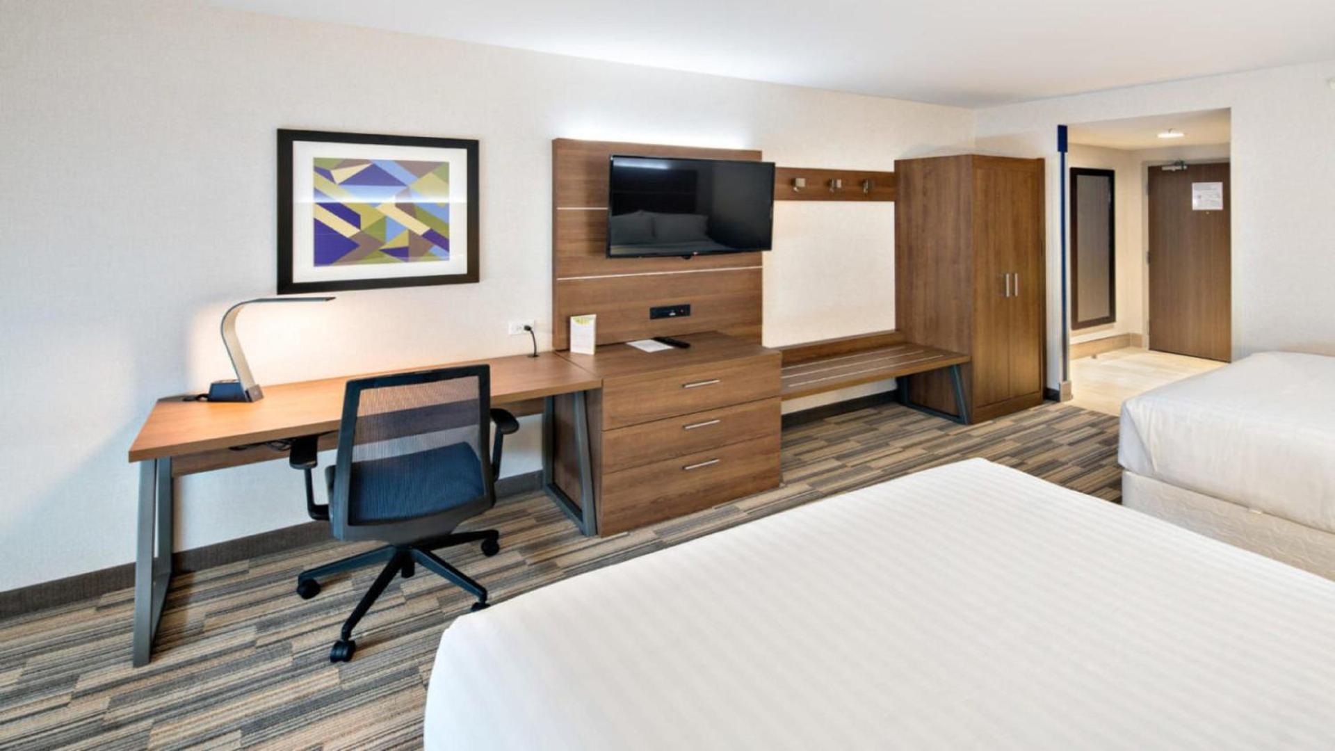Holiday Inn Express Hotel & Suites Mount Pleasant by IHG photo 42