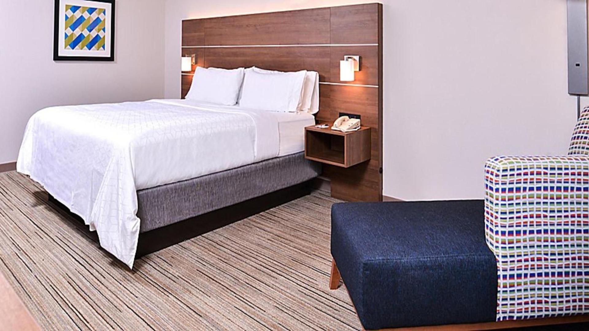 Holiday Inn Express Hotel & Suites Mount Pleasant by IHG photo 49