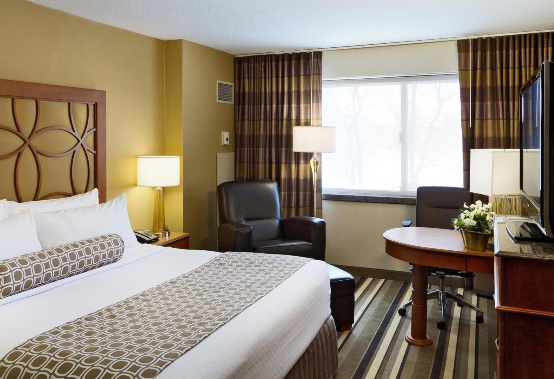 Crowne Plaza Minneapolis West by IHG photo 86