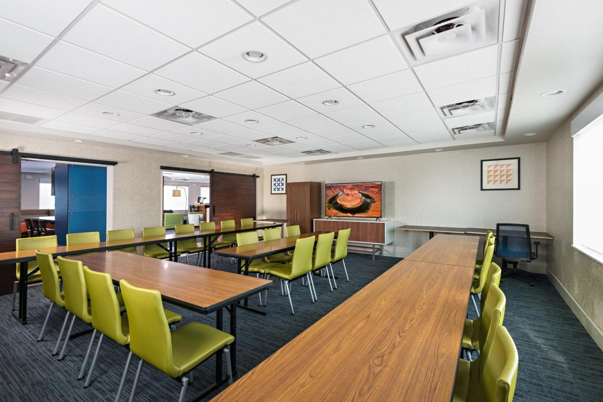 Holiday Inn Express Peoria North - Glendale by IHG photo 33