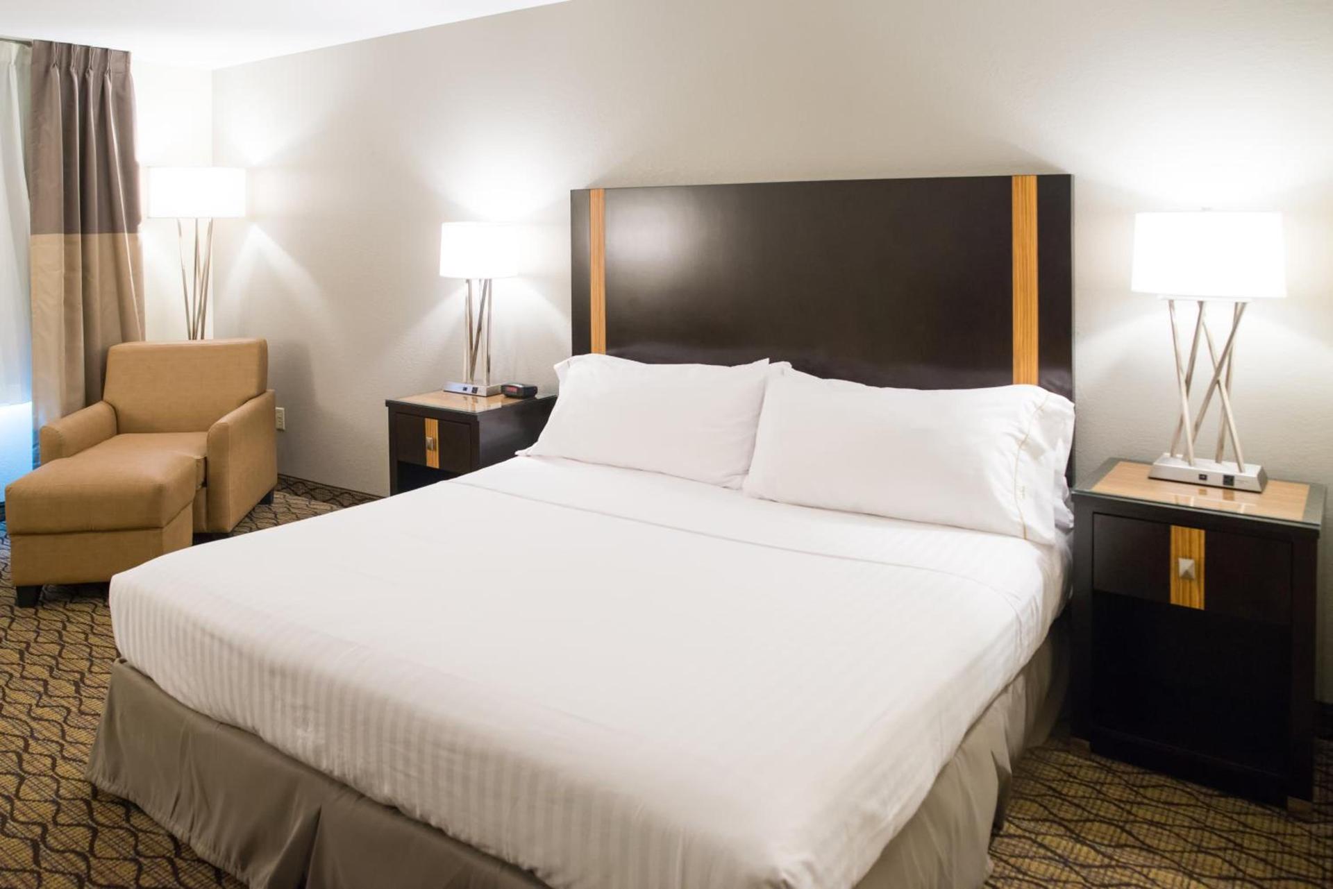 Holiday Inn Express Hotel & Suites Chanhassen by IHG photo 22