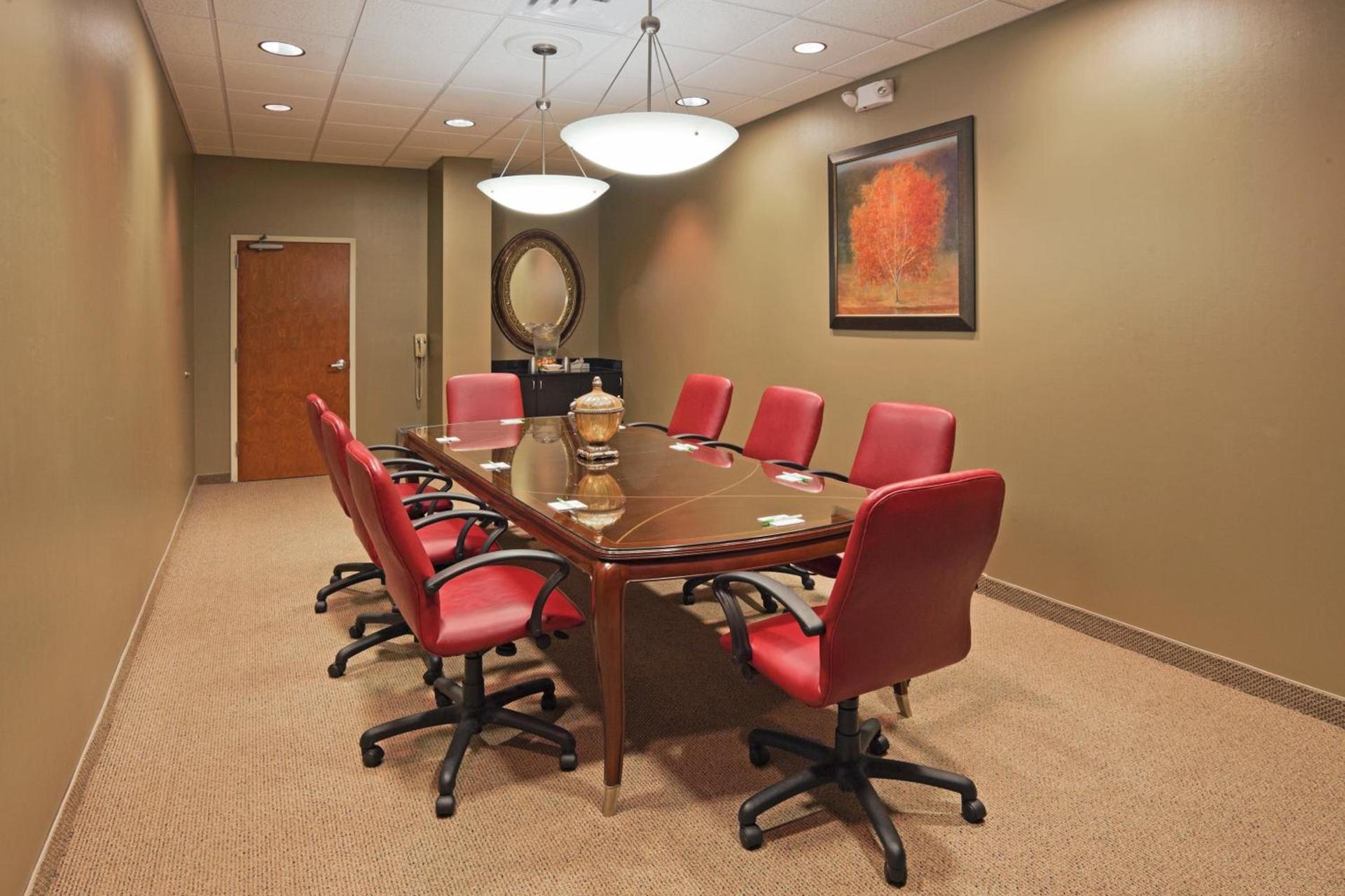 Holiday Inn Express & Suites Carbondale - University Area photo 31