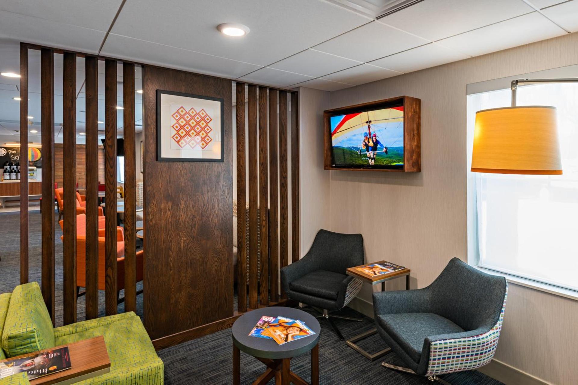 Holiday Inn Express Peoria North - Glendale by IHG photo 28