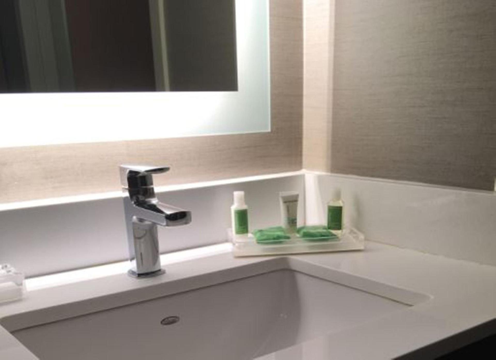 Holiday Inn Manchester Airport by IHG photo 36