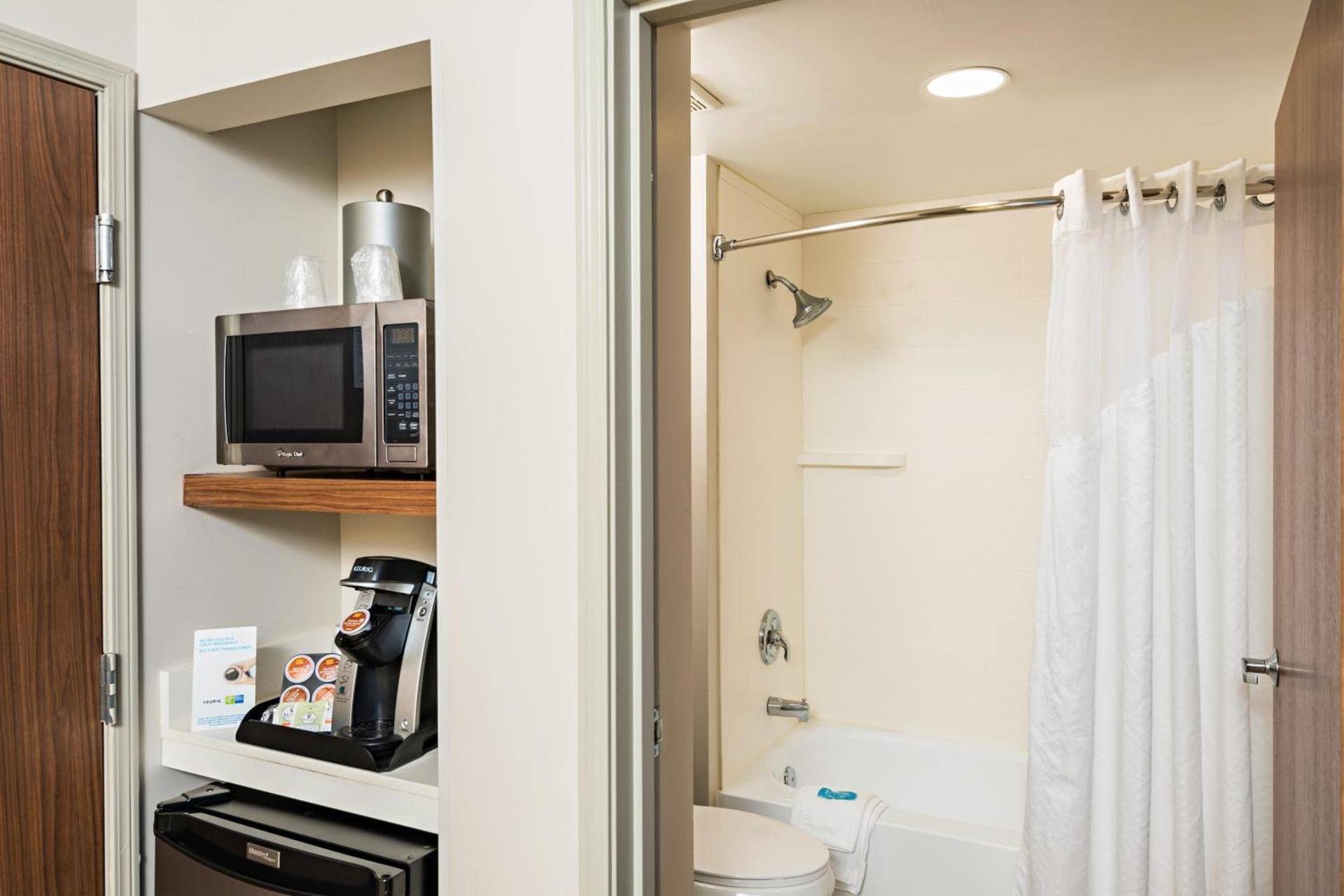 Holiday Inn Express Peoria North - Glendale by IHG photo 14