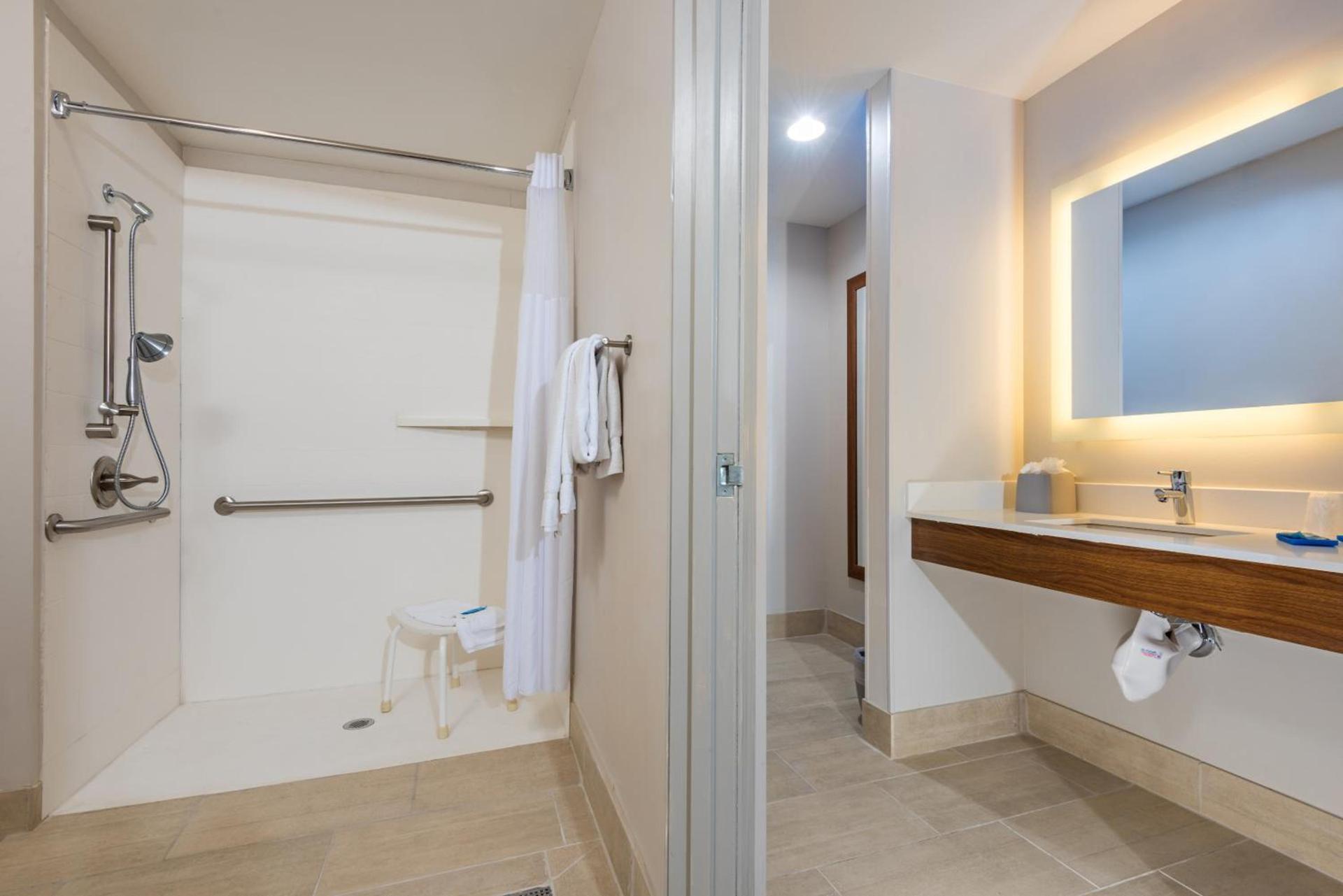 Holiday Inn Express Peoria North - Glendale by IHG photo 13