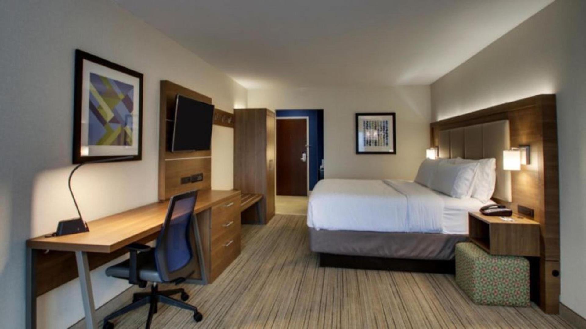 Holiday Inn Express Hotel & Suites Mount Pleasant by IHG photo 43