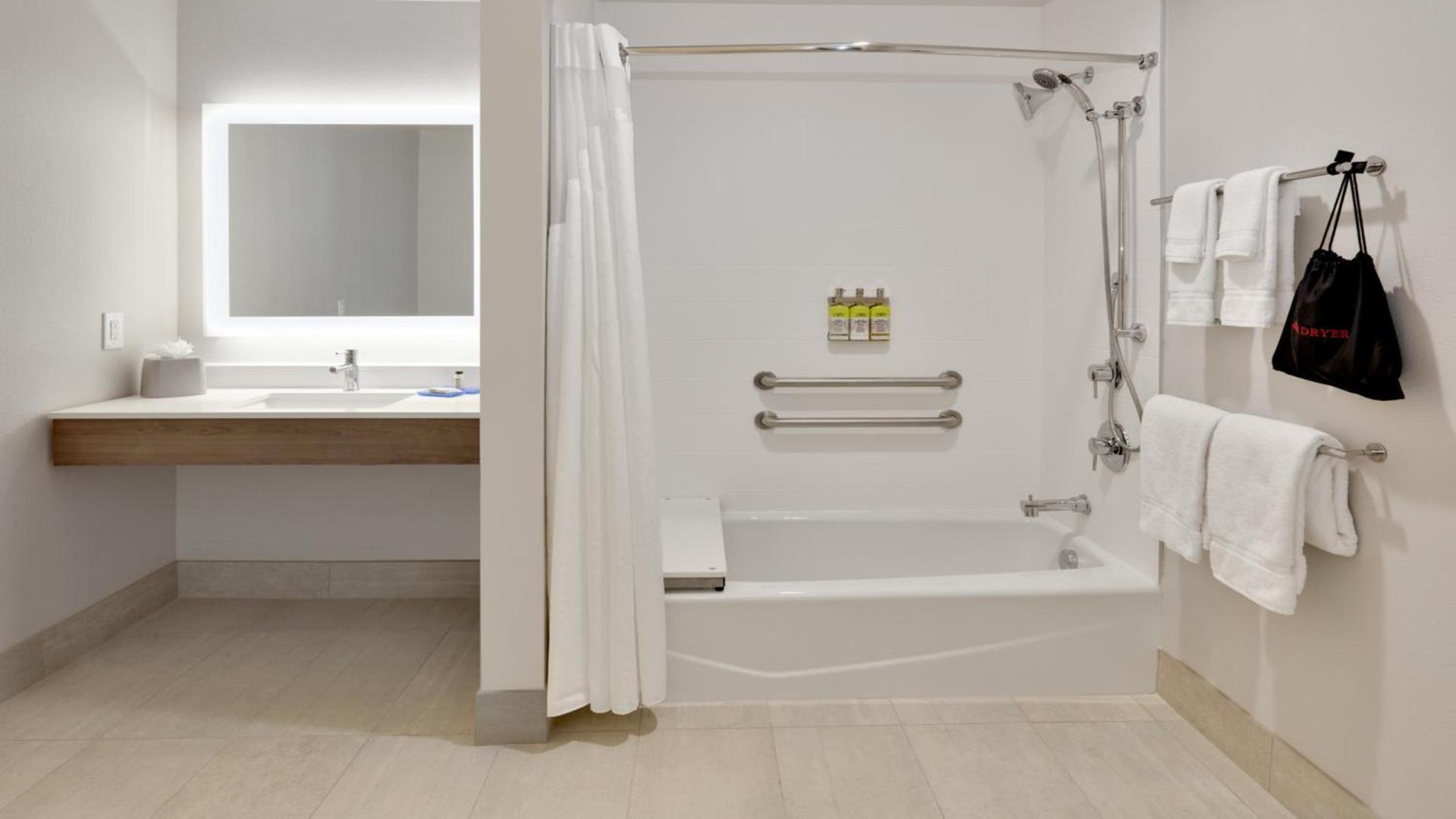 Holiday Inn Express & Suites Oklahoma City West-Yukon by IHG photo 19