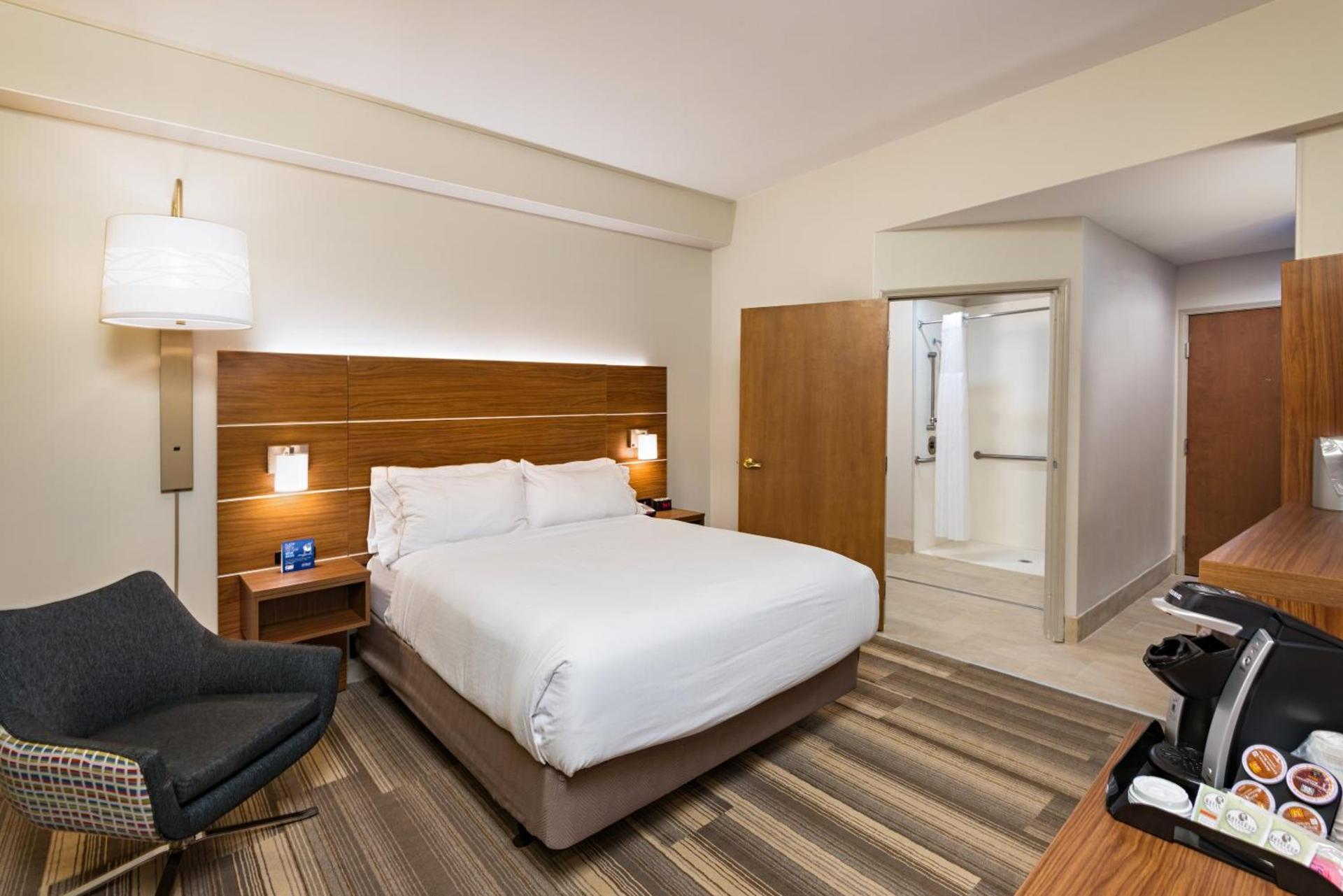 Holiday Inn Express Peoria North - Glendale by IHG photo 9