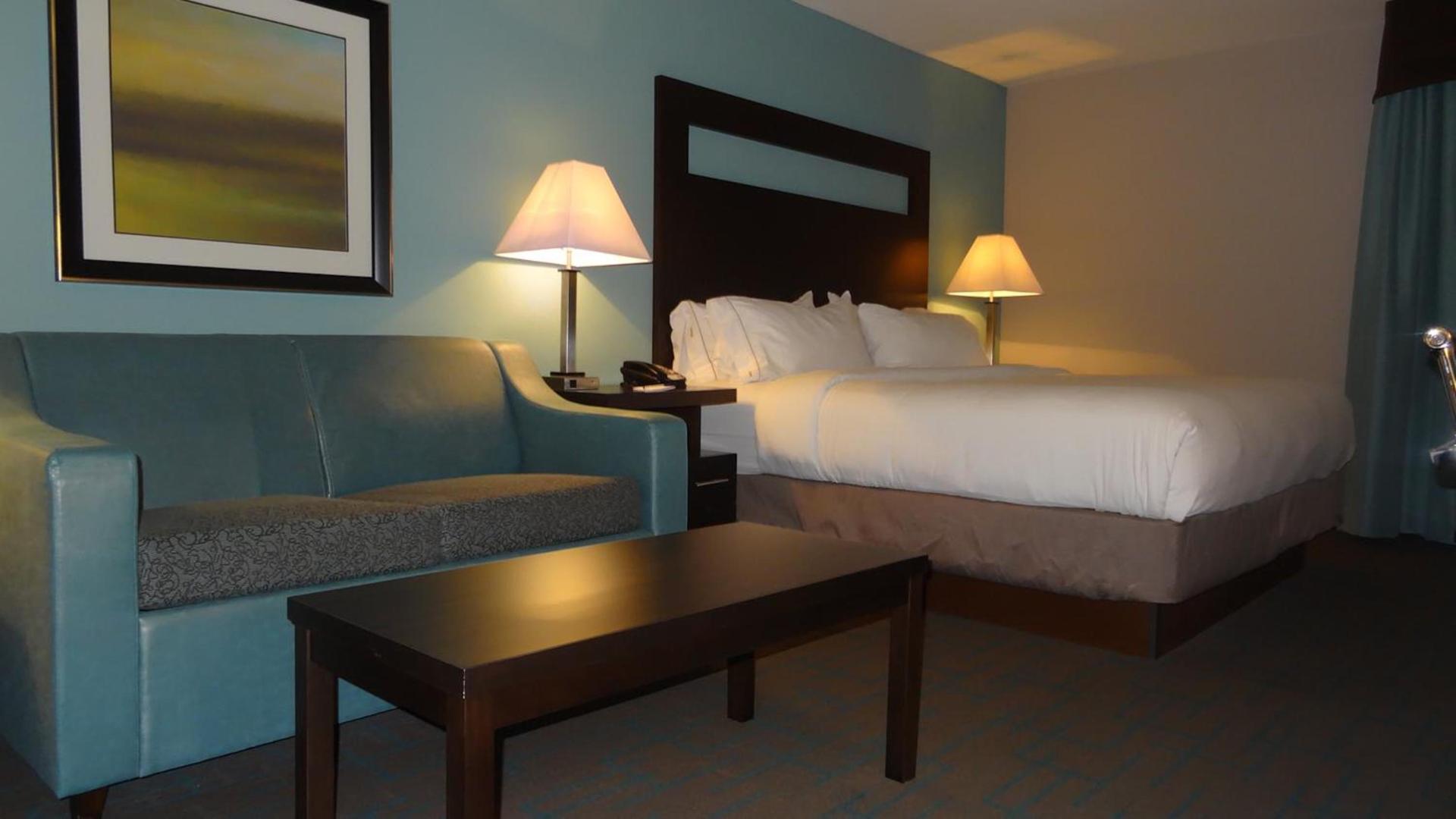 Holiday Inn Express Hotel Kansas City - Bonner Springs by IHG photo 3