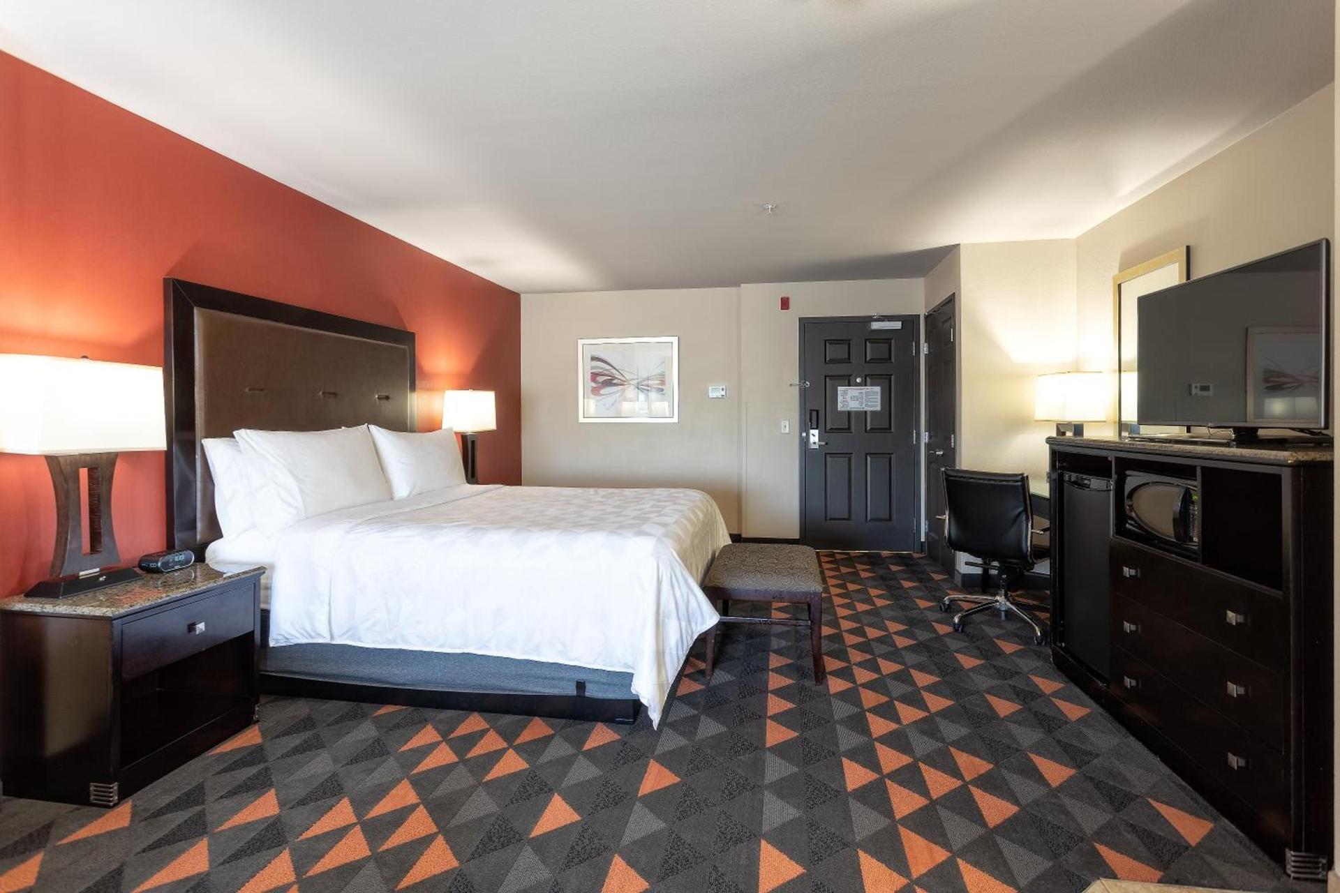 Holiday Inn Oceanside Marina Camp Pendleton by IHG photo 3